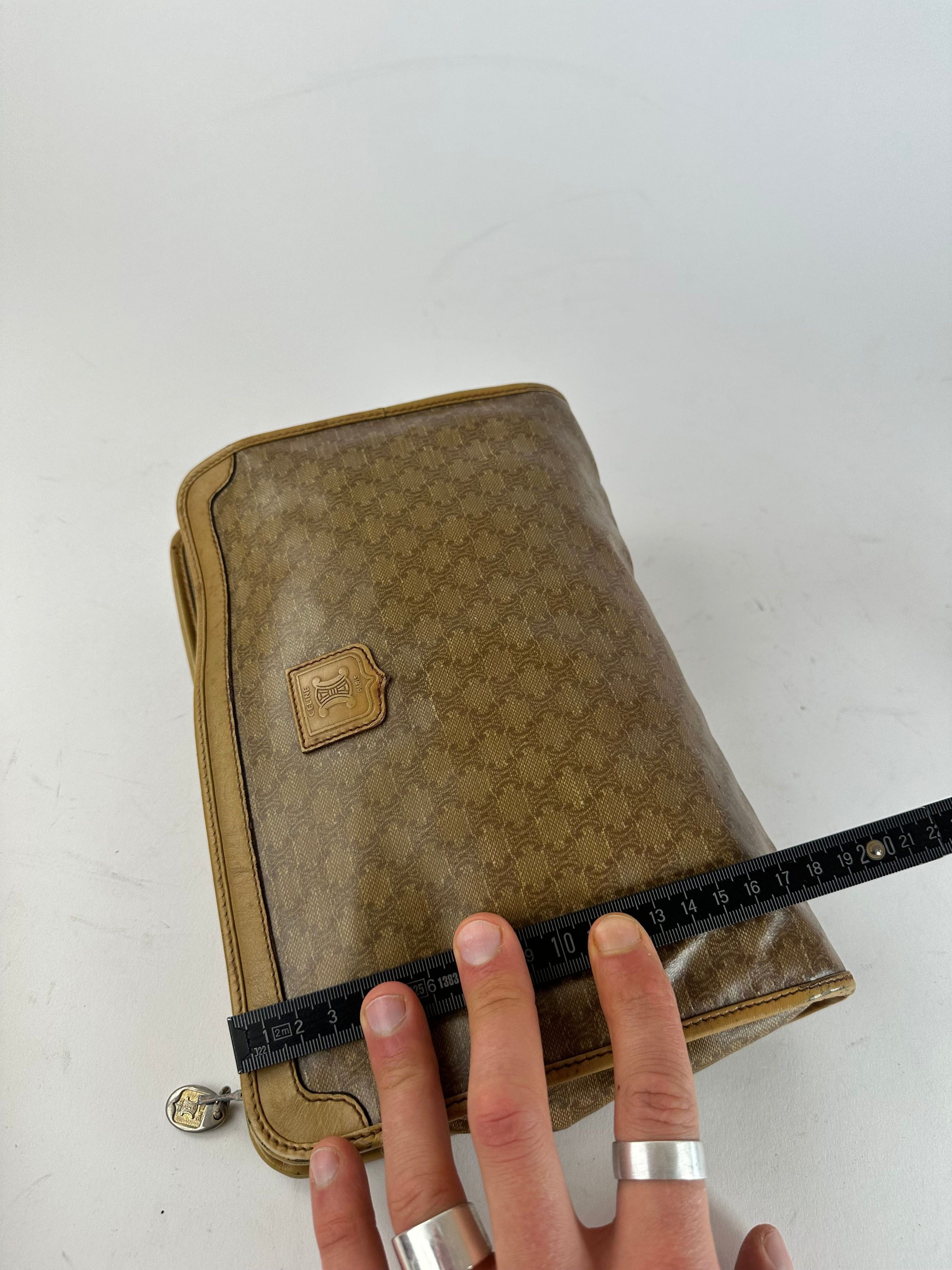 Celine Vintage Triomphe Monogram Leather Clutch Beige Gold Brown Size ONE SIZE - 13 Thumbnail