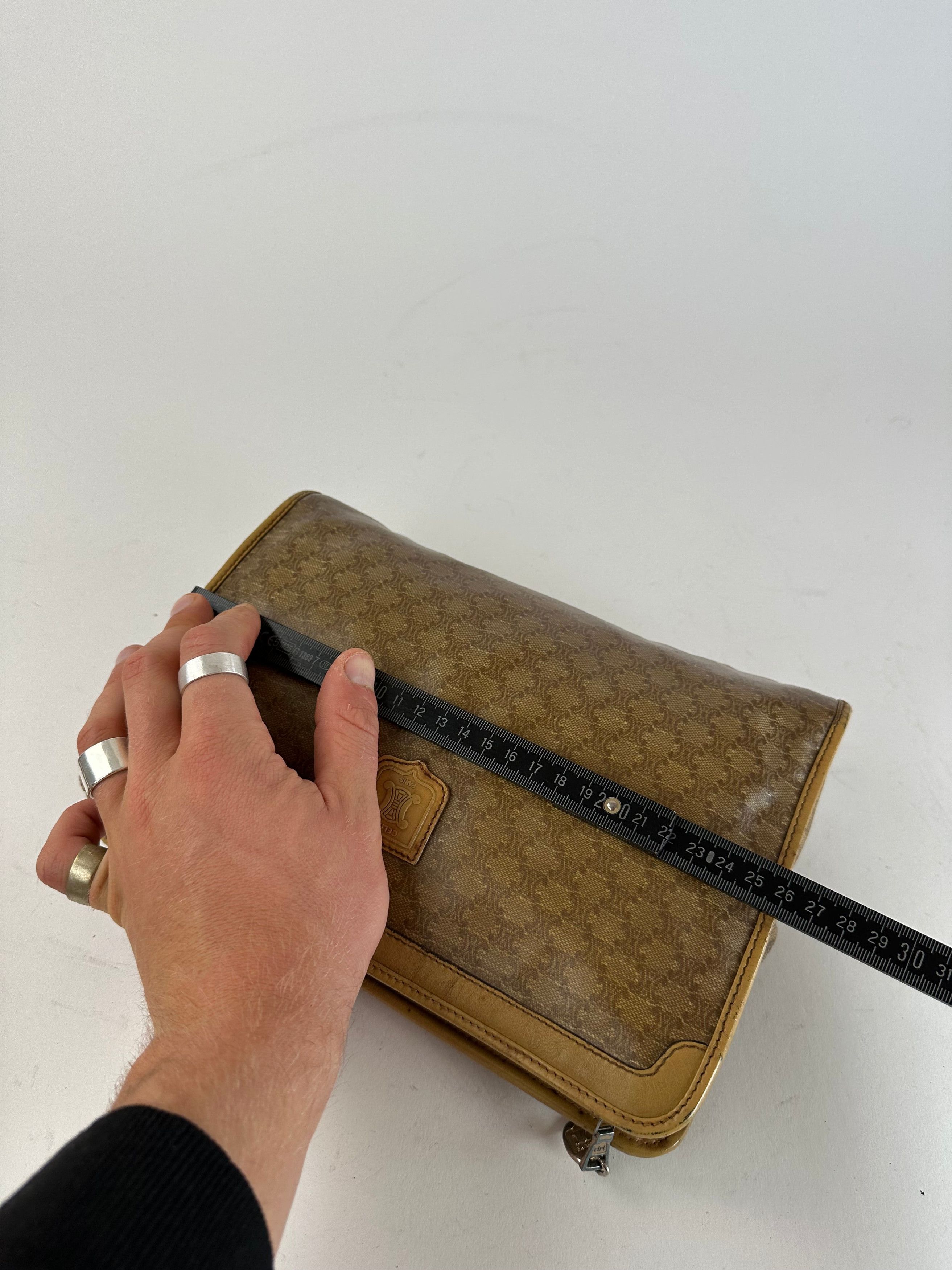 Celine Vintage Triomphe Monogram Leather Clutch Beige Gold Brown Size ONE SIZE - 12 Thumbnail