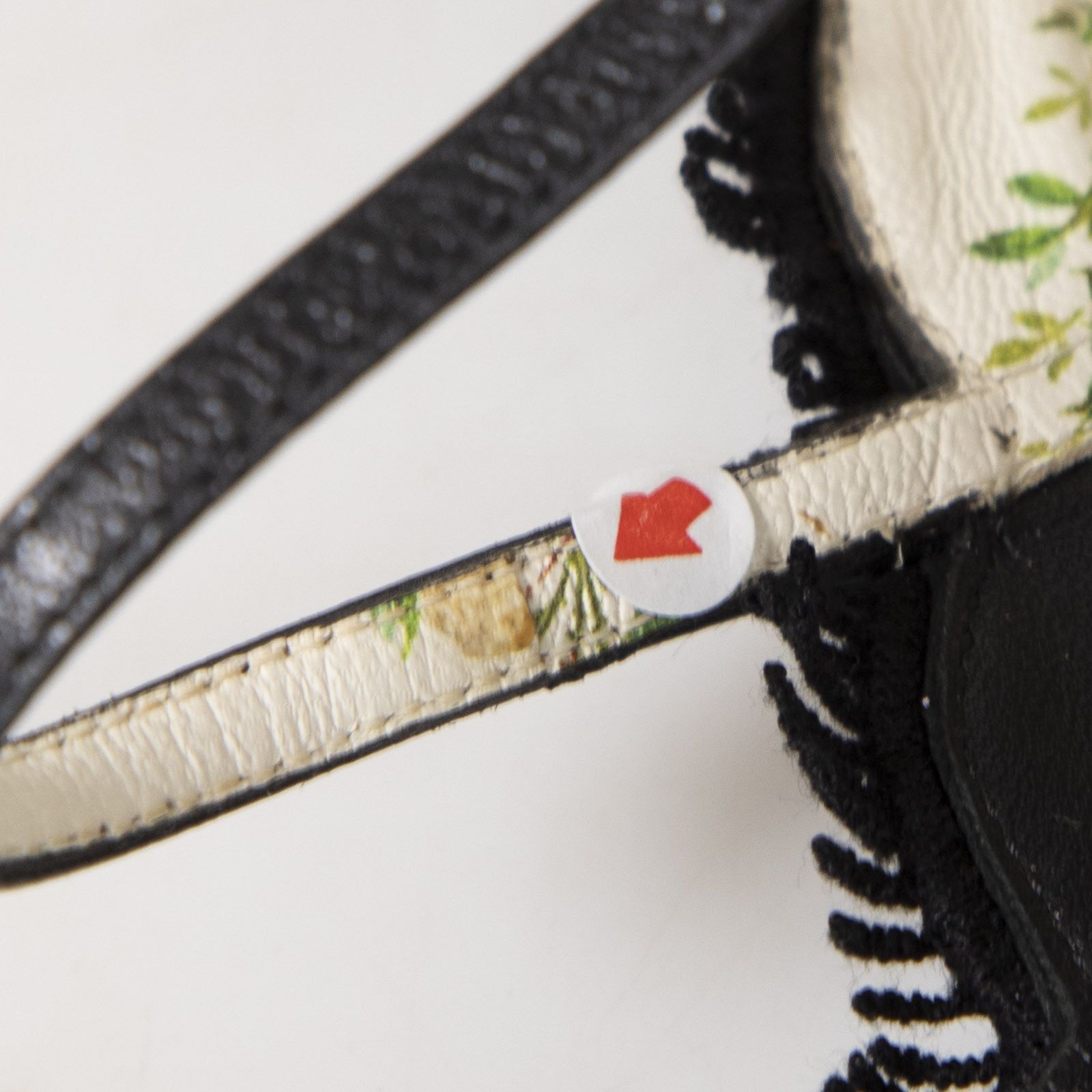 Gucci Black Lace Pointed Toe Heels Size US 8 / IT 38 - 11 Thumbnail