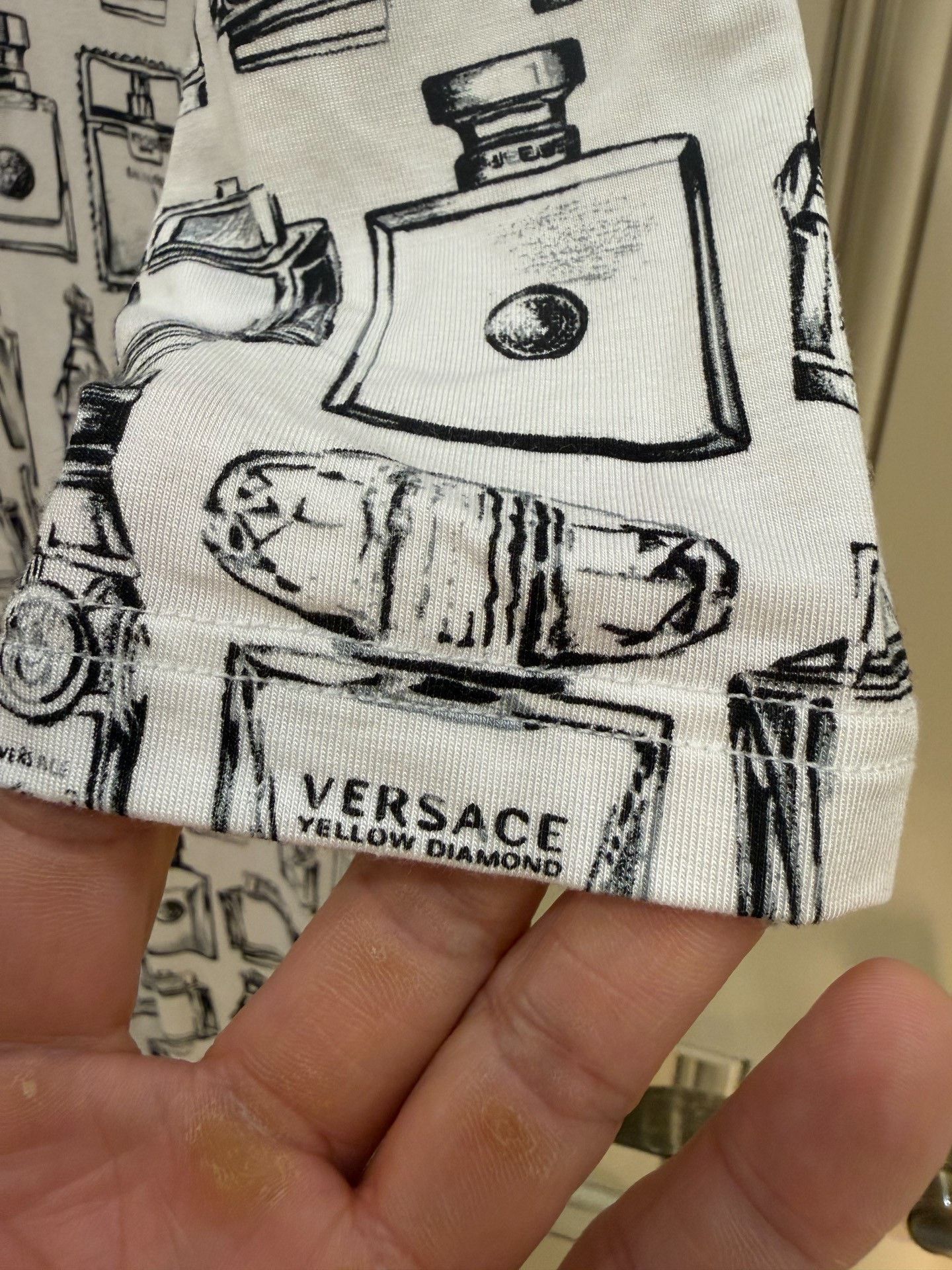 Versace Versace Classic Perfume Bottle Print T-shirt Size L / US 10 / IT 46 - 2 Thumbnail