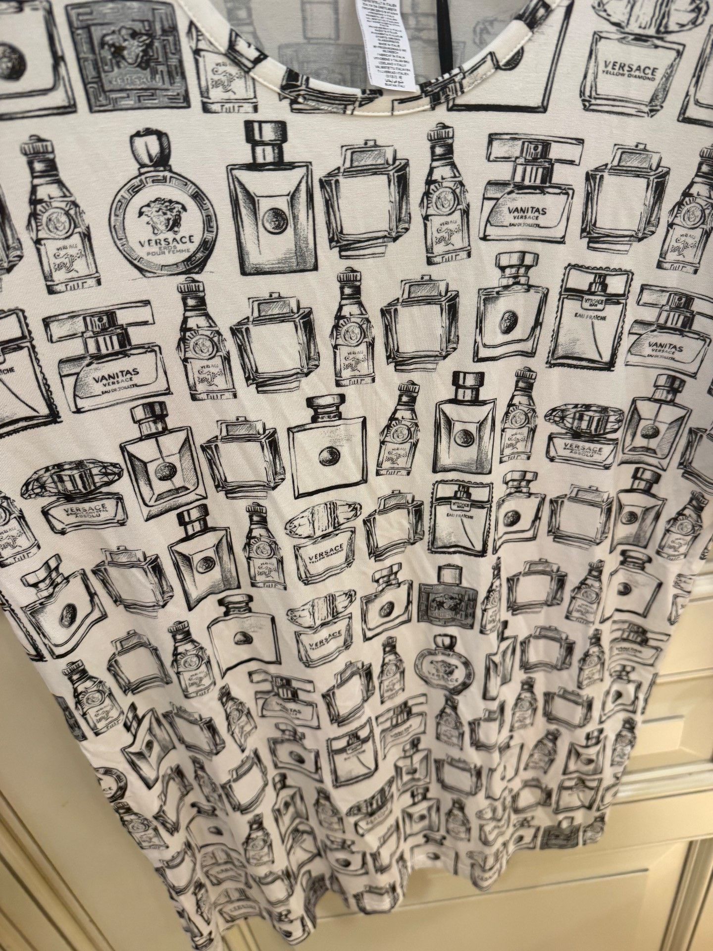 Versace Versace Classic Perfume Bottle Print T-shirt Size L / US 10 / IT 46 - 4 Thumbnail