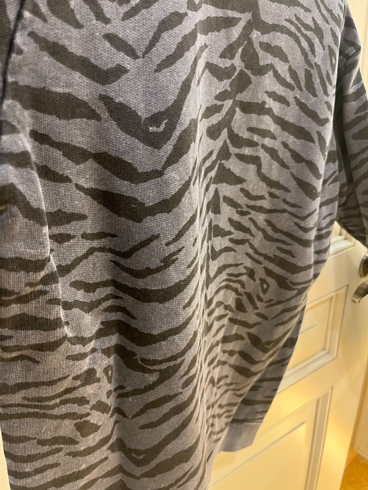 Saint Laurent Paris Saint Laurent Gray Tiger Stripe Crewneck Sweatshirt Size US M / EU 48-50 / 2 - 7 Thumbnail