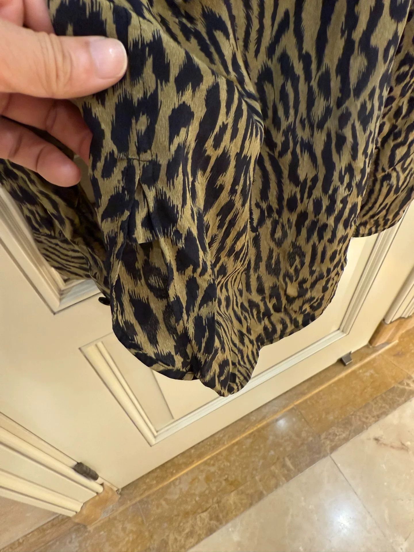 Saint Laurent Paris Saint Laurent Leopard Silk Shirt Size US M / EU 48-50 / 2 - 9 Thumbnail