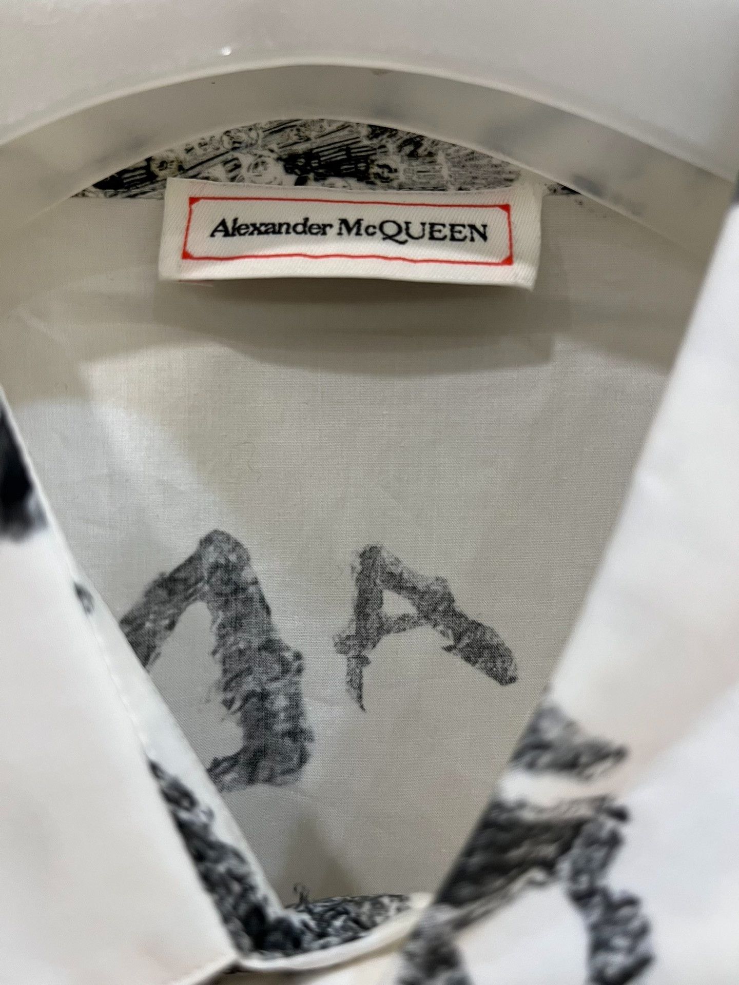 Alexander McQueen Alexander McQueen Graffiti Print White Shirt Size US XXS / EU 40 - 3 Thumbnail