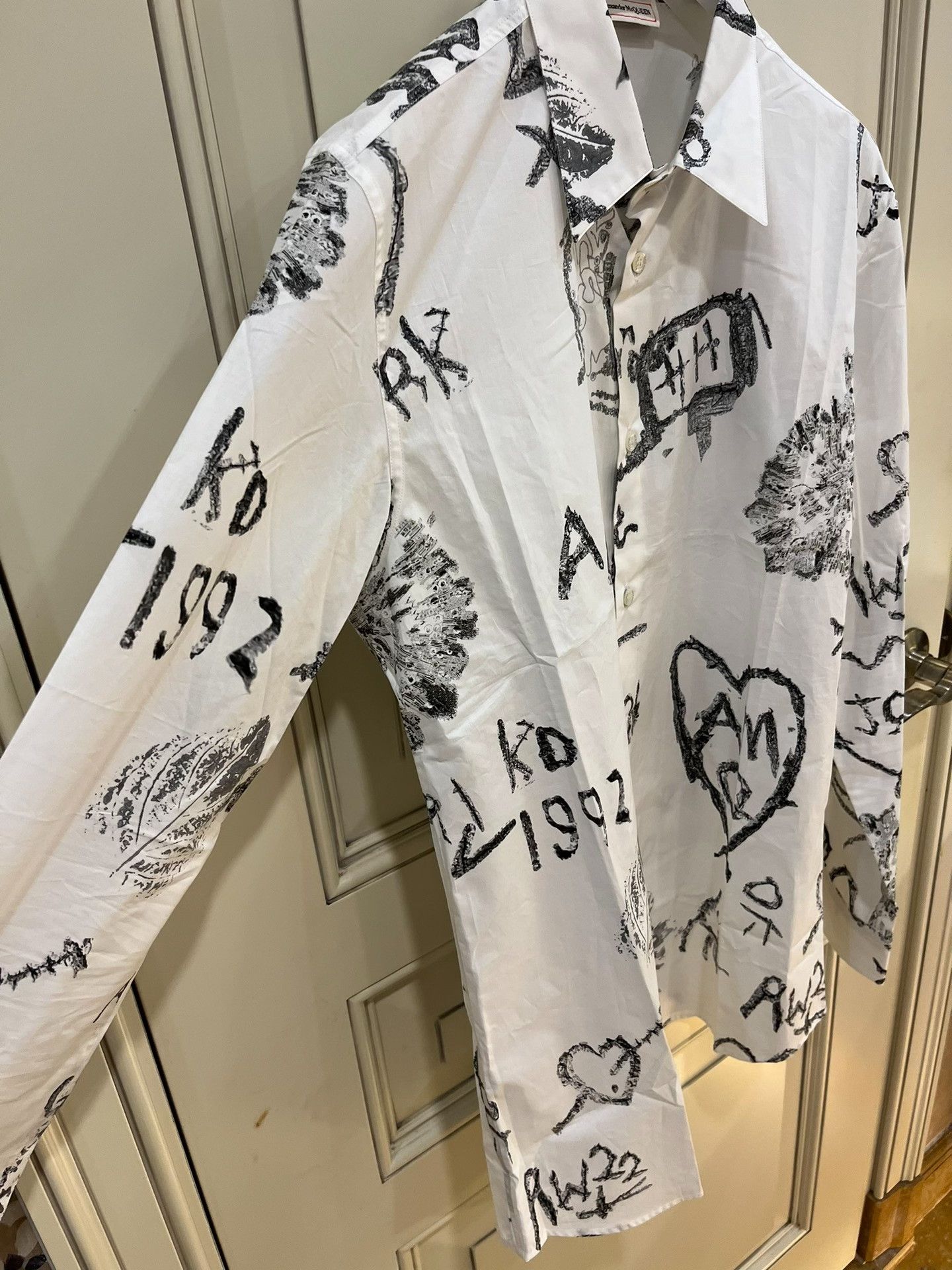 Alexander McQueen Alexander McQueen Graffiti Print White Shirt Size US XXS / EU 40 - 5 Thumbnail