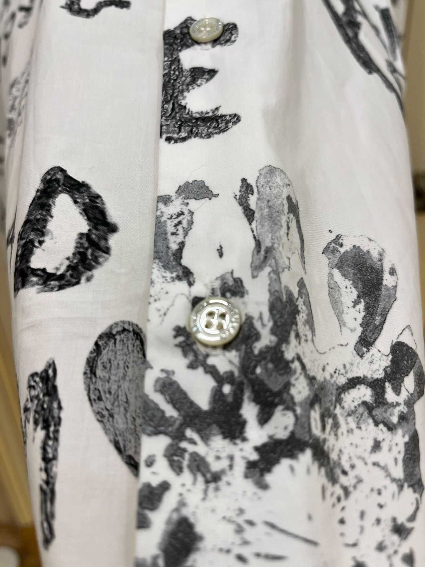 Alexander McQueen Alexander McQueen Graffiti Print White Shirt Size US XXS / EU 40 - 6 Thumbnail
