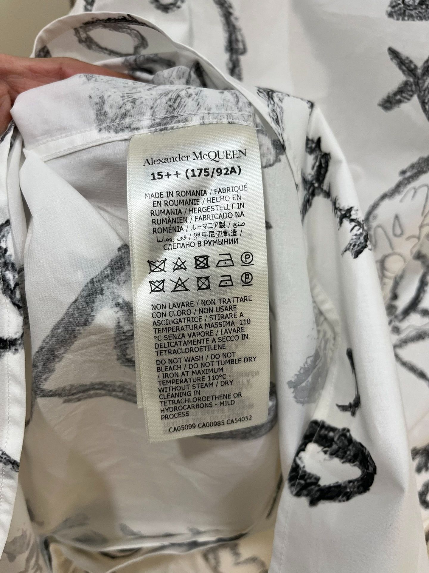 Alexander McQueen Alexander McQueen Graffiti Print White Shirt Size US XXS / EU 40 - 4 Thumbnail