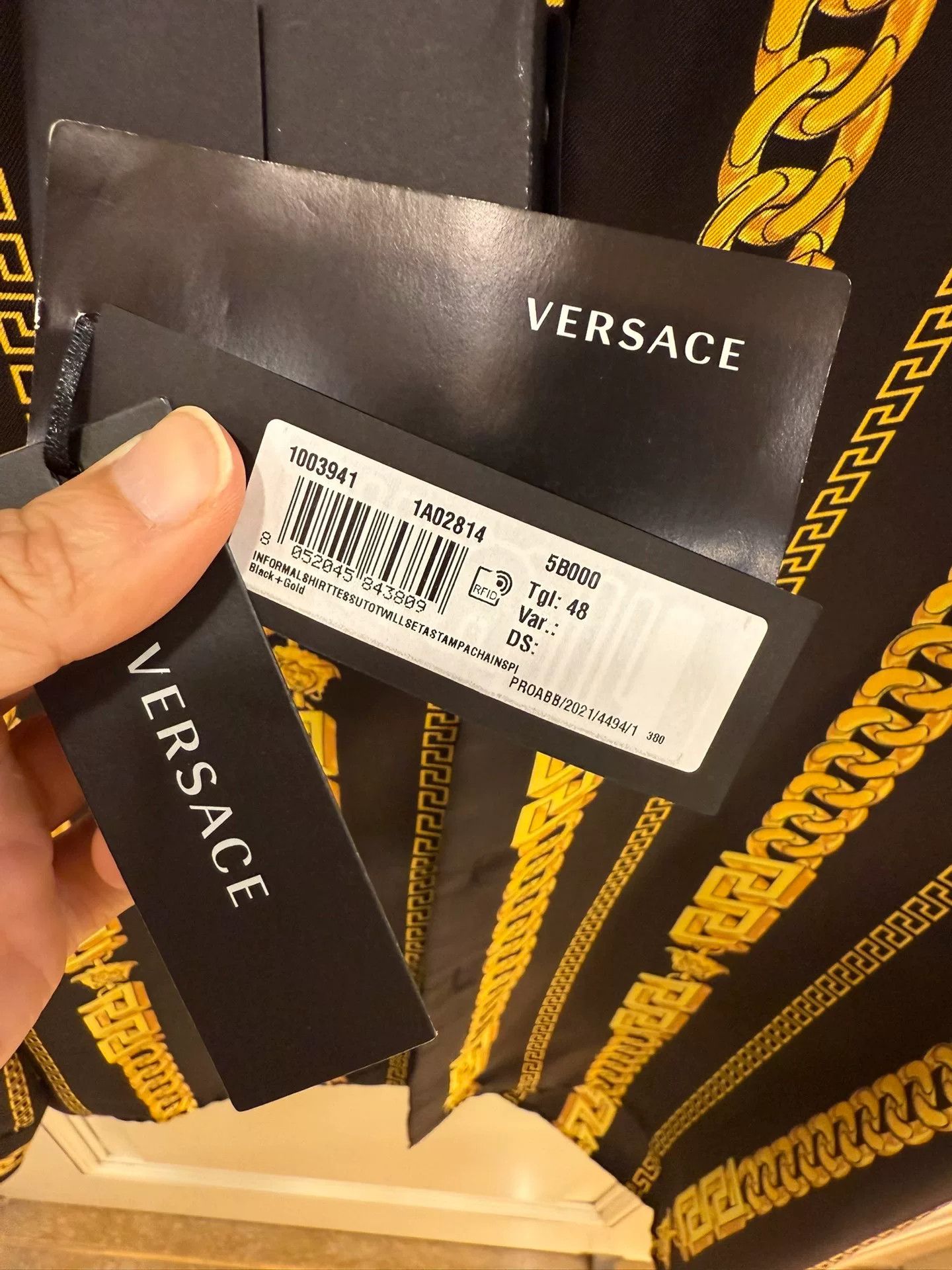 Versace Versace Classic Black Gold Chain Silk Shirt Size US M / EU 48-50 / 2 - 5 Thumbnail