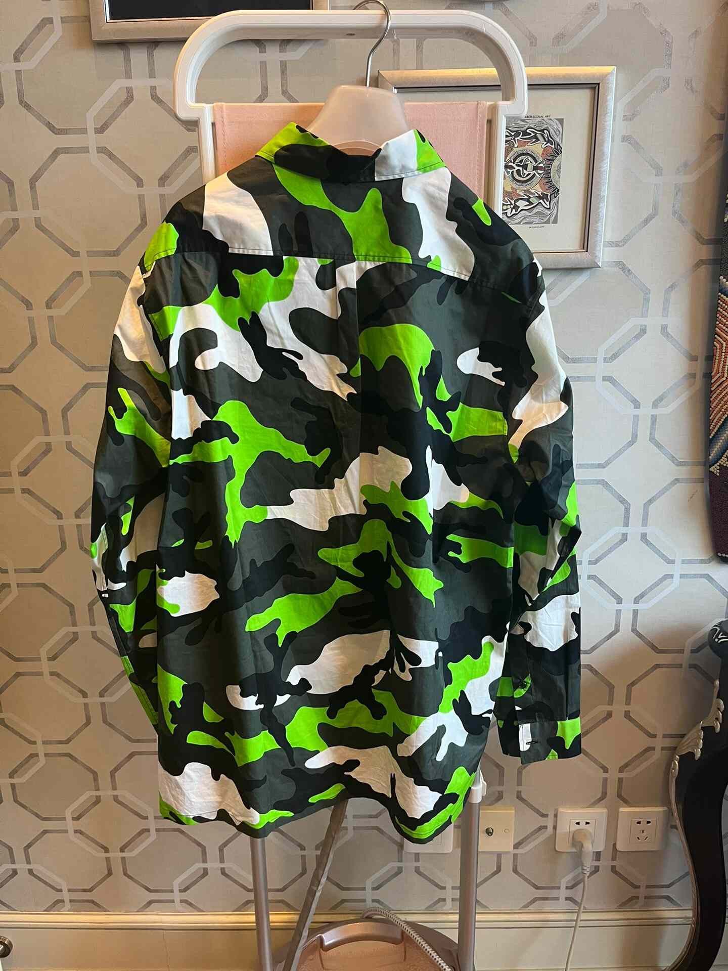 Valentino Valentino Fluorescent Green Camo Oversized Shirt Size US M / EU 48-50 / 2 - 5 Thumbnail
