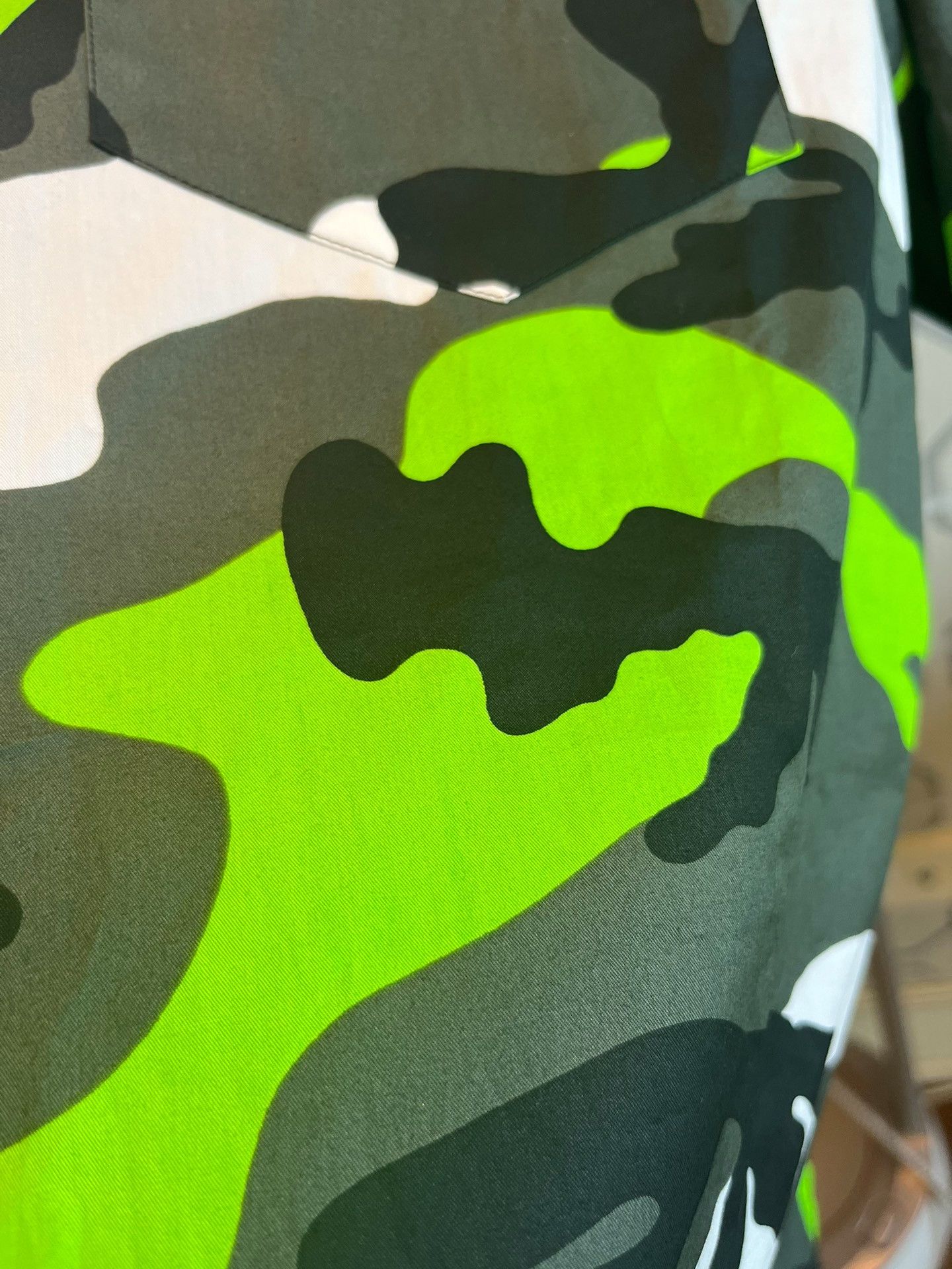 Valentino Valentino Fluorescent Green Camo Oversized Shirt Size US M / EU 48-50 / 2 - 9 Thumbnail
