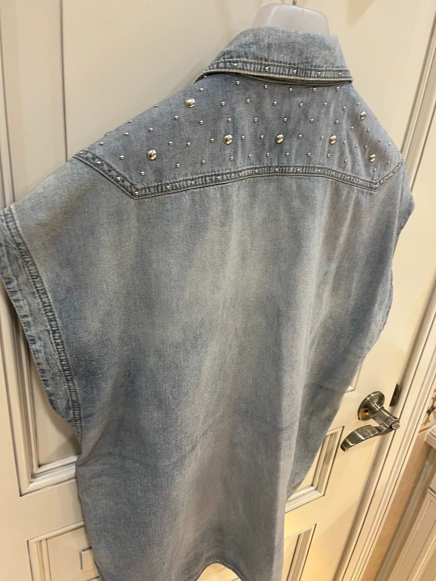 Saint Laurent Paris Saint Laurent Washed Rivet Denim Sleeveless Shirt Size US M / EU 48-50 / 2 - 7 Thumbnail