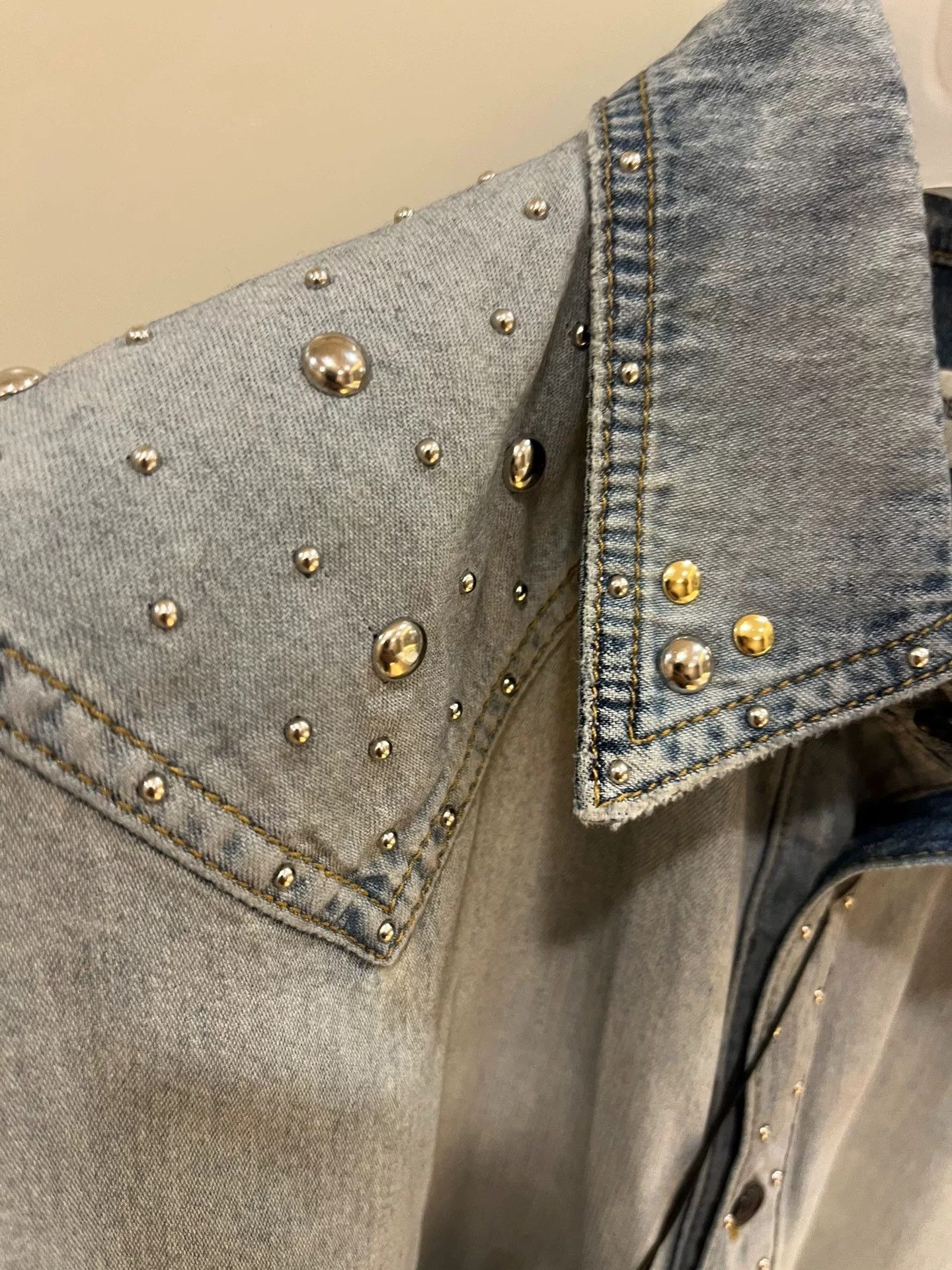 Saint Laurent Paris Saint Laurent Washed Rivet Denim Sleeveless Shirt Size US M / EU 48-50 / 2 - 4 Thumbnail