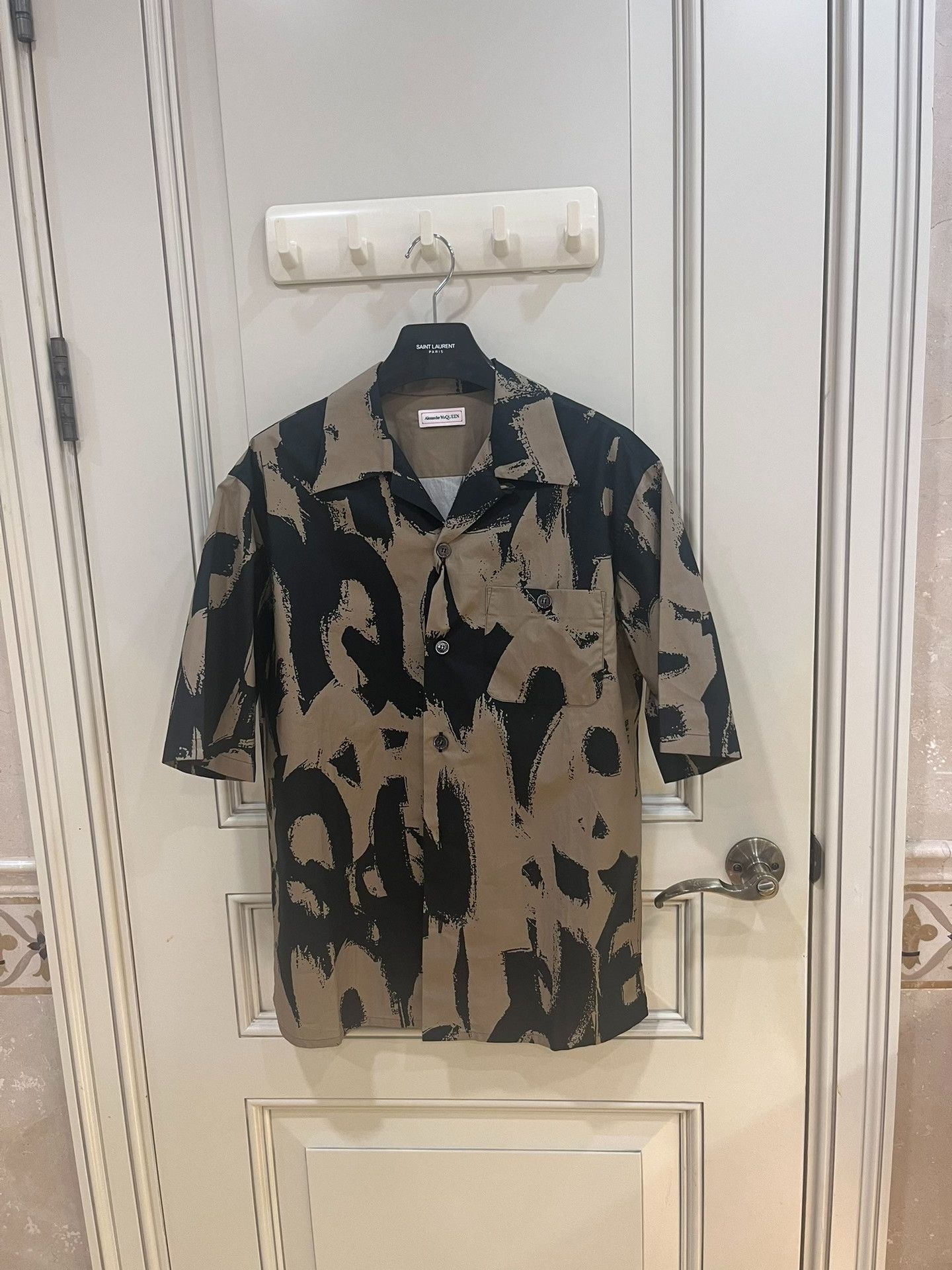 Alexander McQueen Alexander McQueen Graffiti Logo Short-Sleeve Shirt Size US XXS / EU 40 - 3 Thumbnail