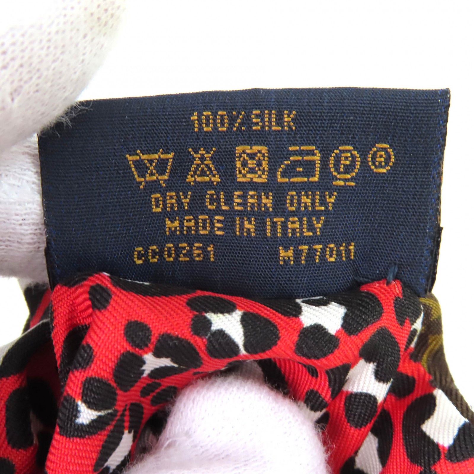 Louis Vuitton Louis Vuitton Louis Vuitton Chou Chou Be Mindful Monogram Silk Hair Scrunchie Textile Other M77011 DUTY FREE for USA Size ONE SIZE - 5 Thumbnail