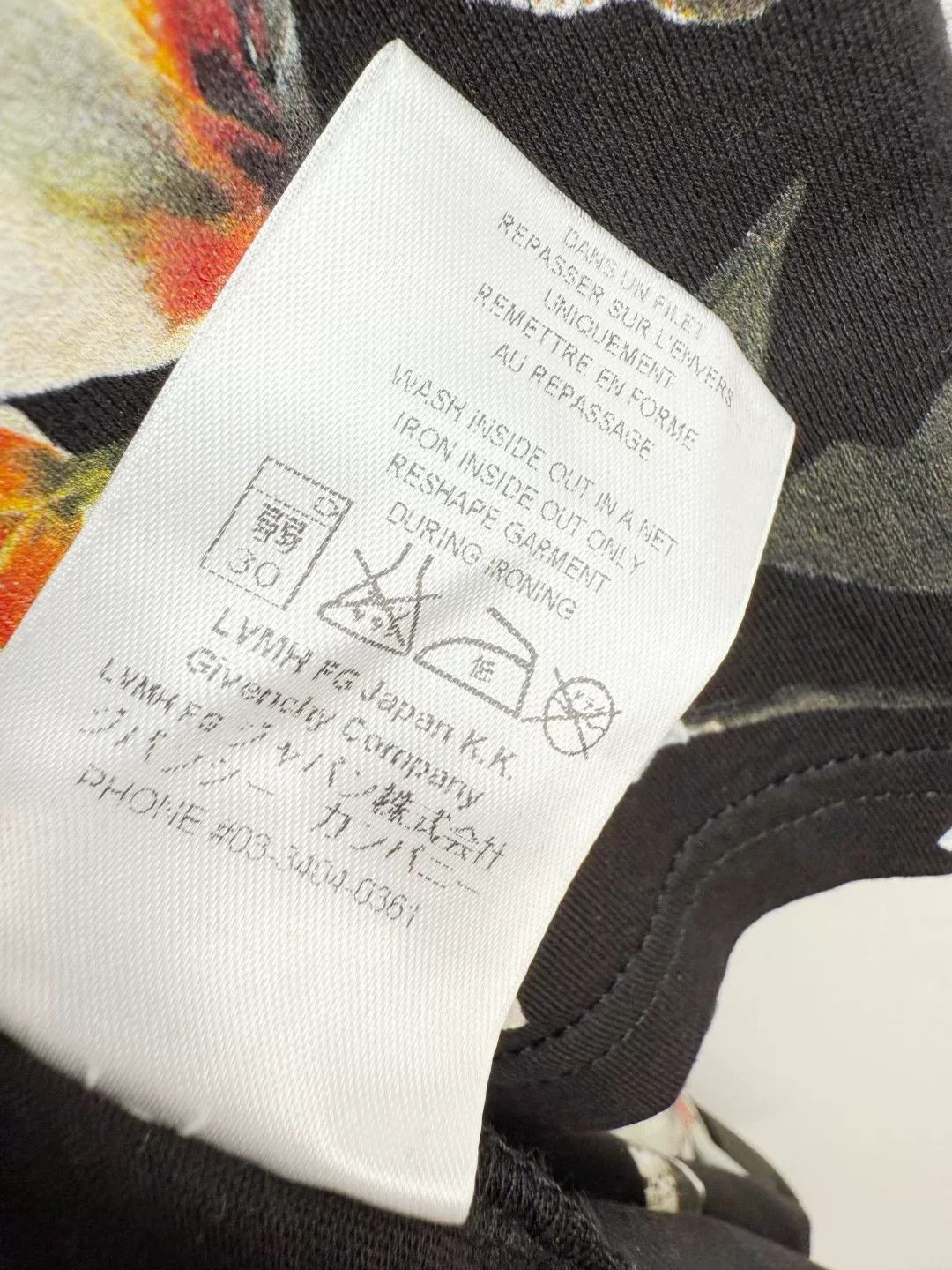 Givenchy Givenchy New With Tags Short-Sleeve Size US S / EU 44-46 / 1 - 5 Thumbnail