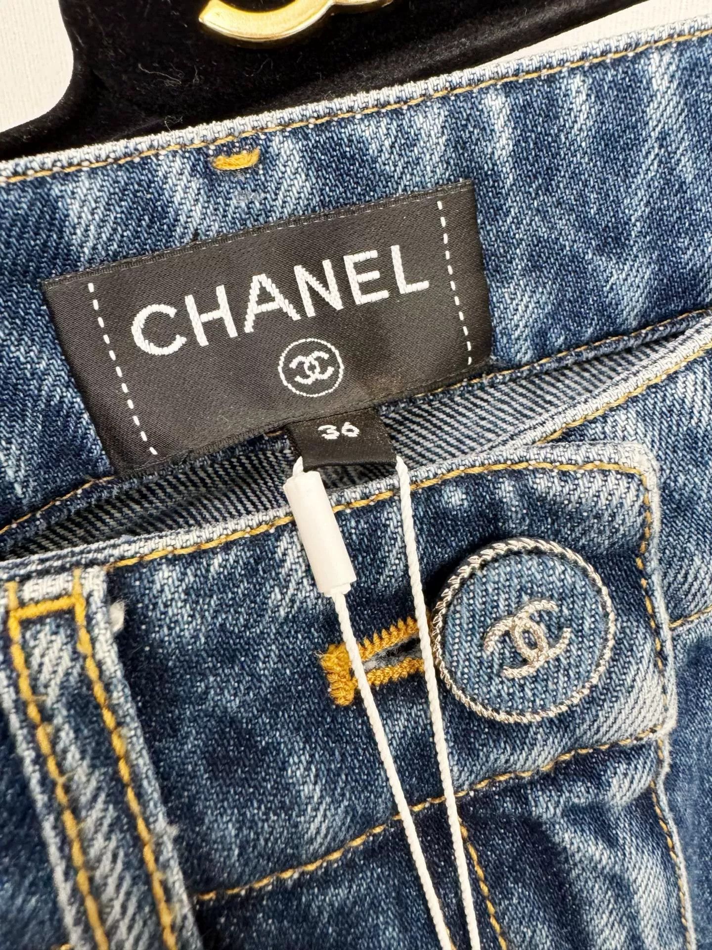 Chanel Chanel New Embroidered Jeans with Tags Size 36" / US 14 / IT 50 - 2 Thumbnail