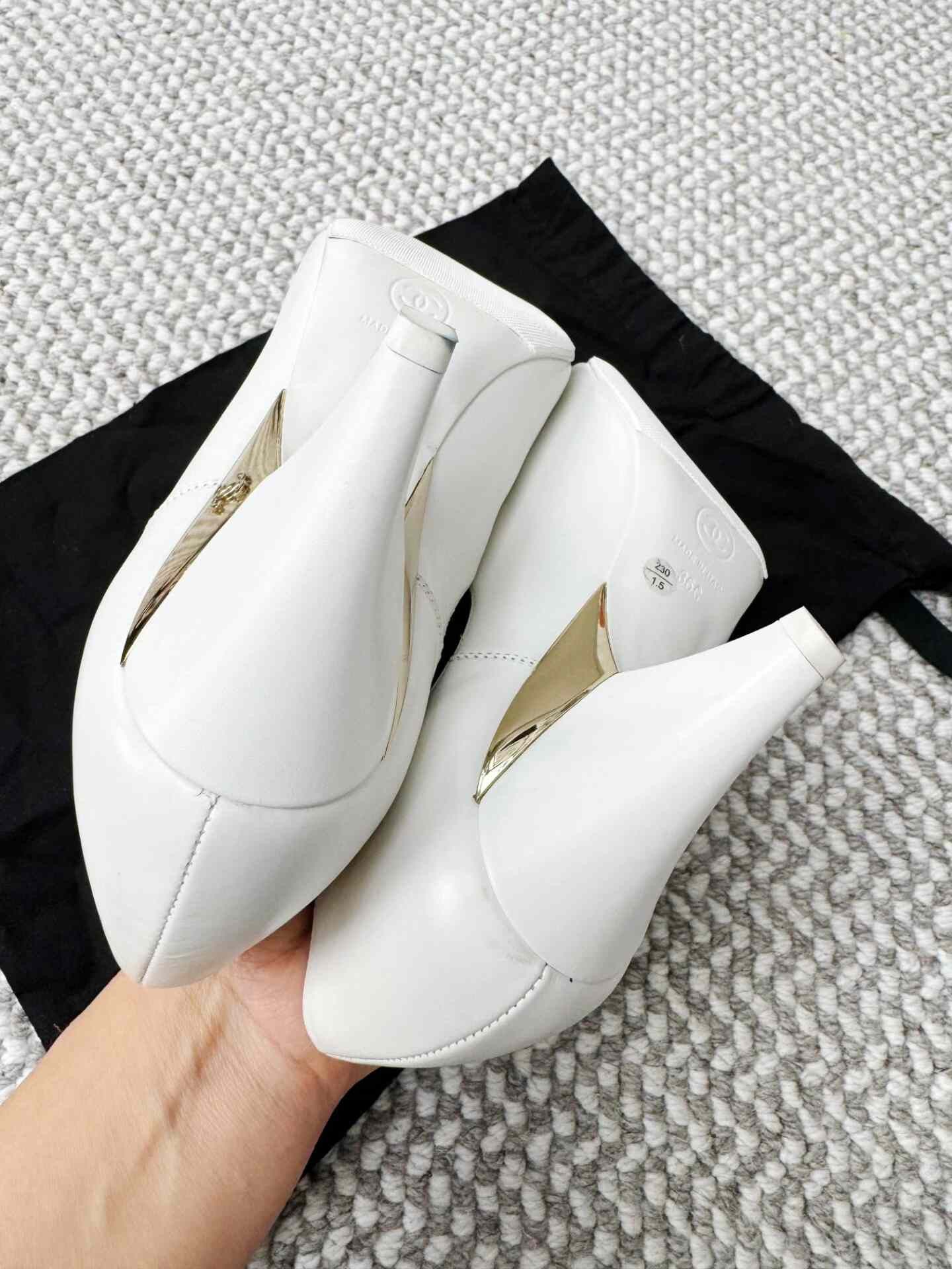 Chanel Chanel Block Heel Pumps Size US 5 / IT 35 - 6 Thumbnail