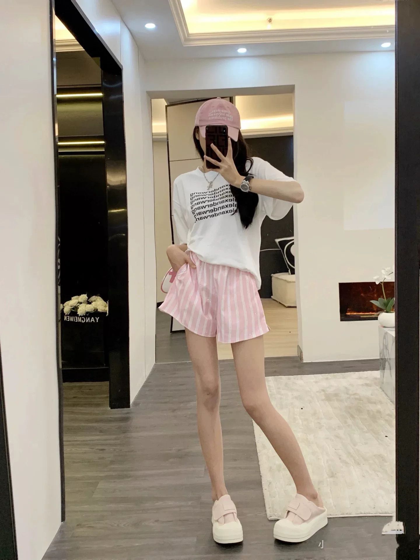 Alexander Wang Alexander Wang Crystal Shorts XS Size 25" / US 0 / IT 36 - 7 Thumbnail