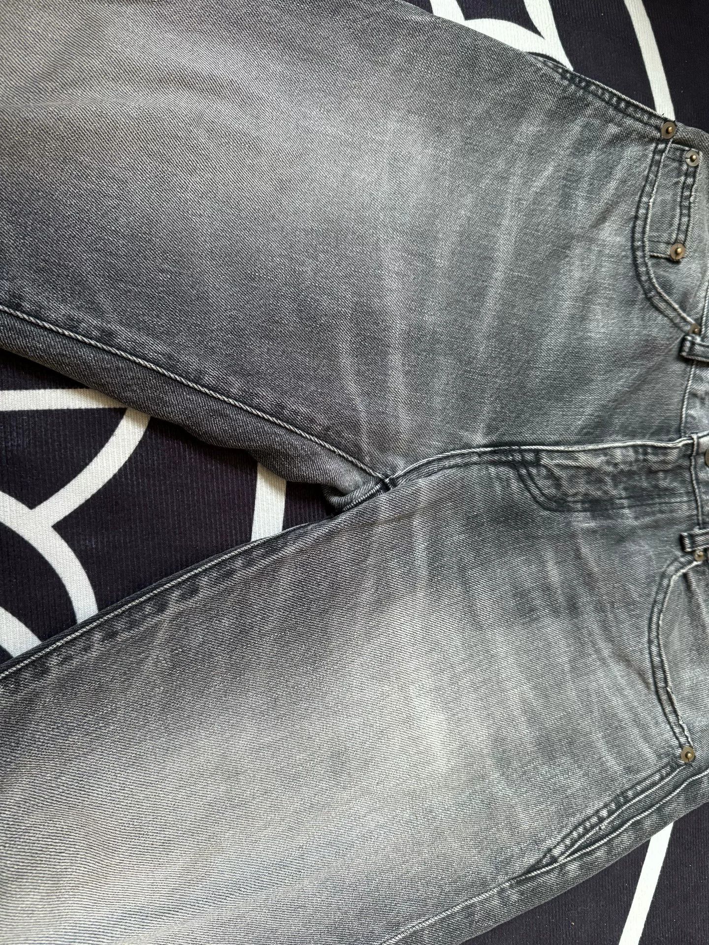 Saint Laurent Paris Saint Laurent 17SS Gray Distressed Jeans Size US 30 / EU 46 - 2 Thumbnail