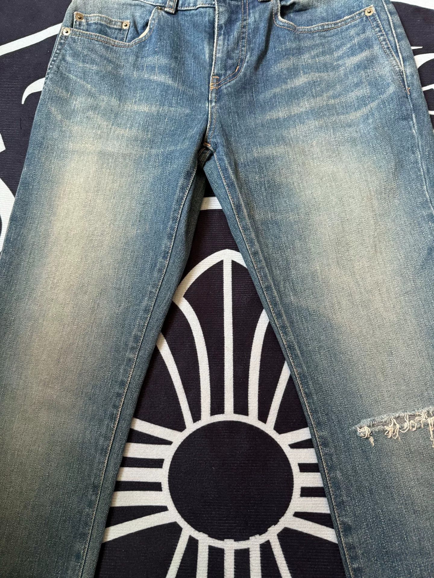 Saint Laurent Paris Saint Laurent 17SS Single Knee Distressed Jeans Size US 29 - 2 Thumbnail