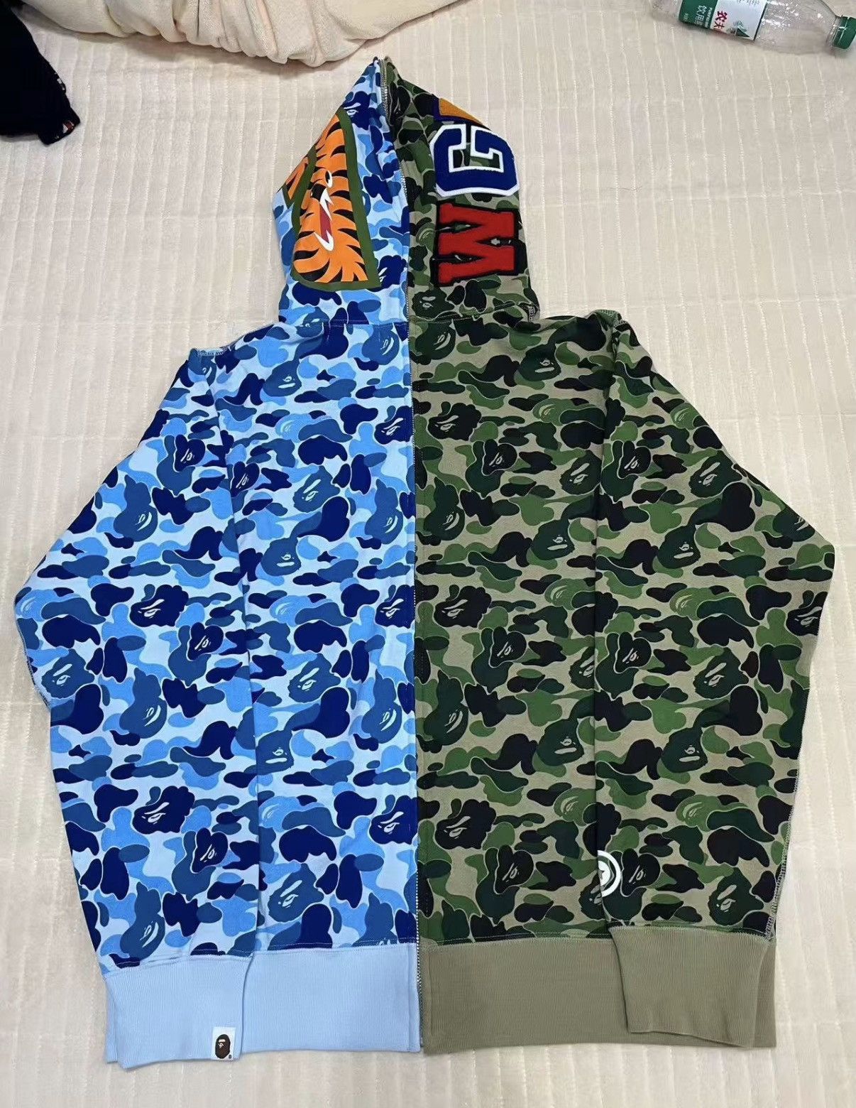 Bape Green XL Camo Shark Split Hoodie Size US XL / EU 56 / 4 - 2 Thumbnail