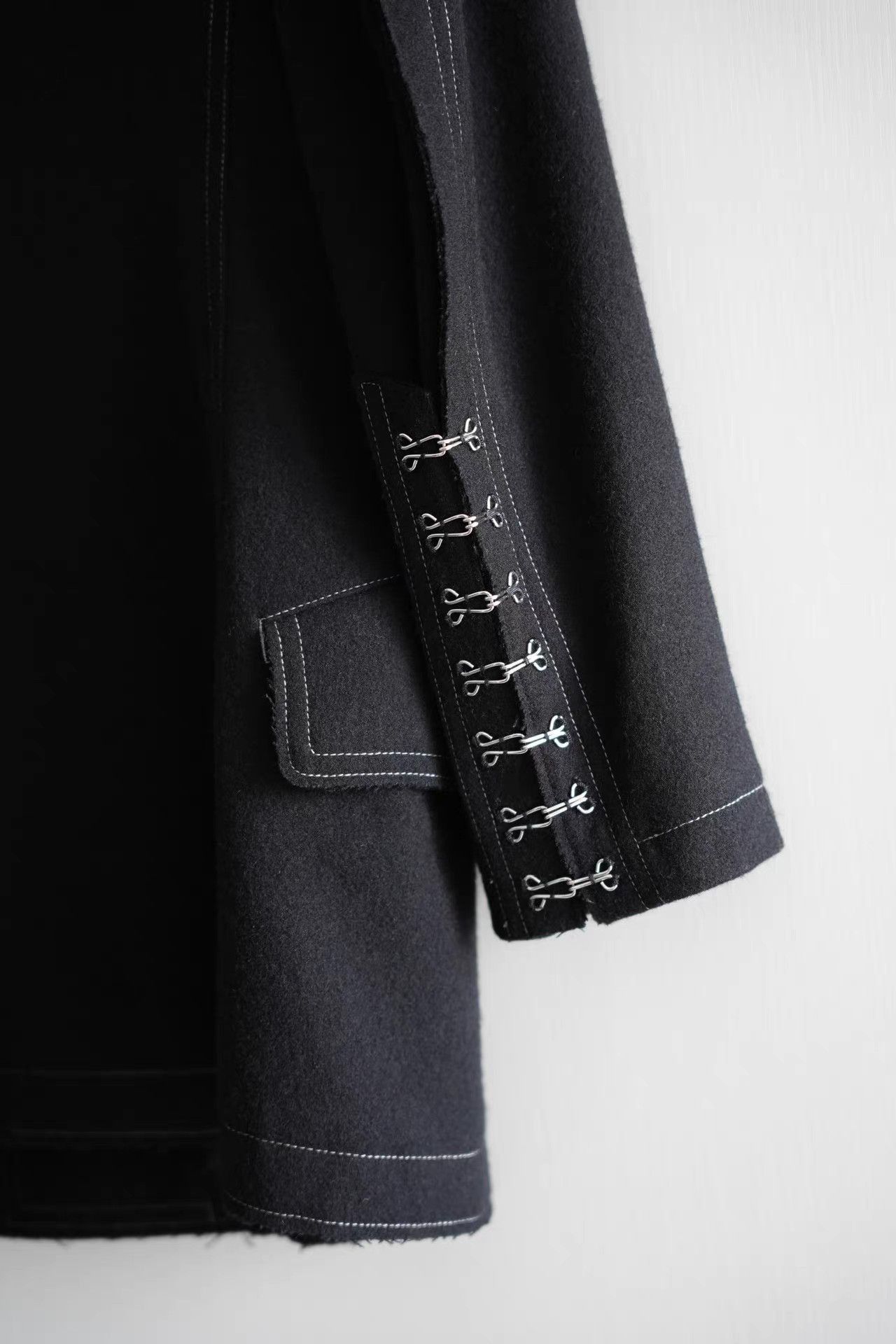 Yohji Yamamoto Black Structured Coat with Contrast Stitching Size US M / EU 48-50 / 2 - 6 Thumbnail