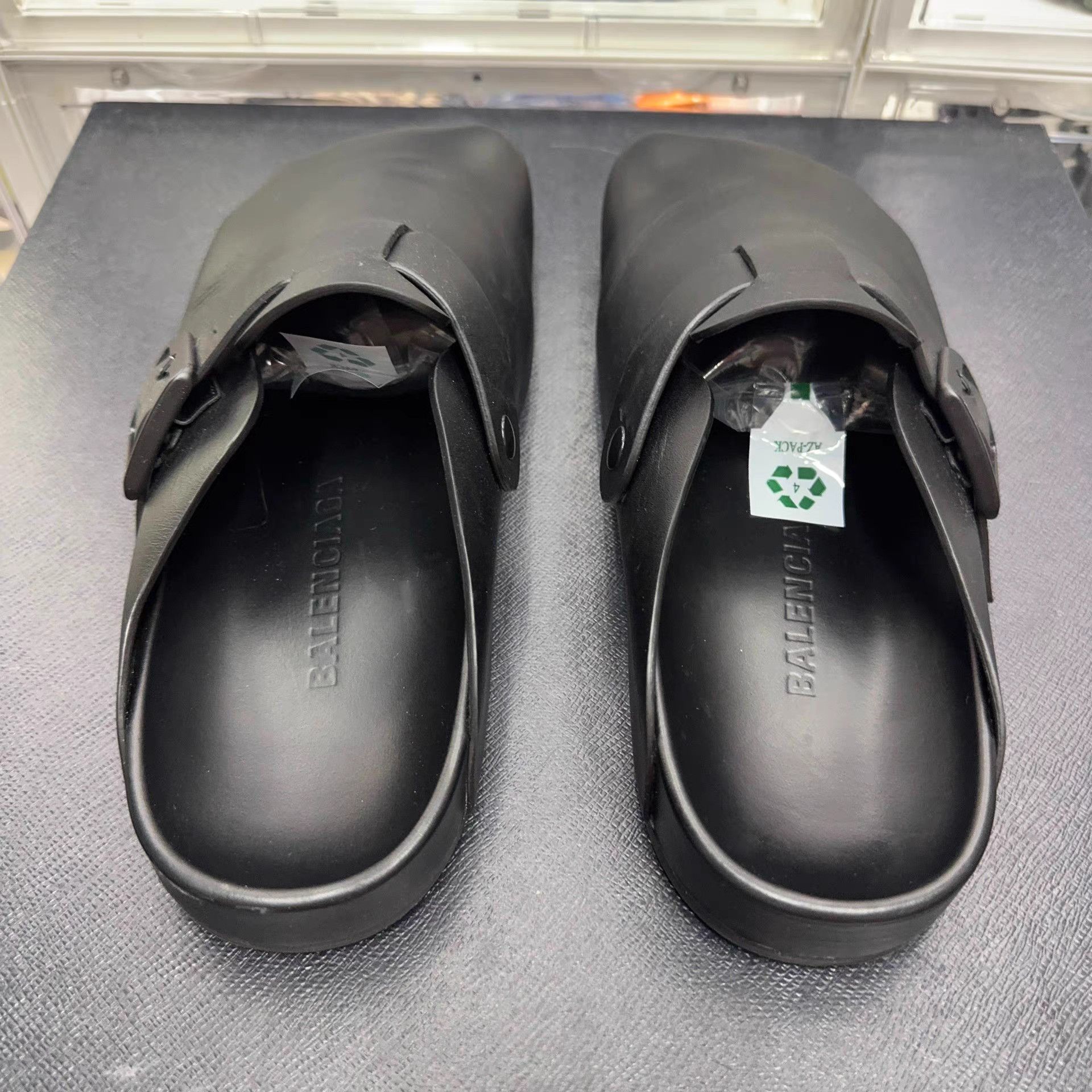 Balenciaga Black Leather Slip-On Clogs Size 10 Size US 10 / EU 43 - 3 Thumbnail