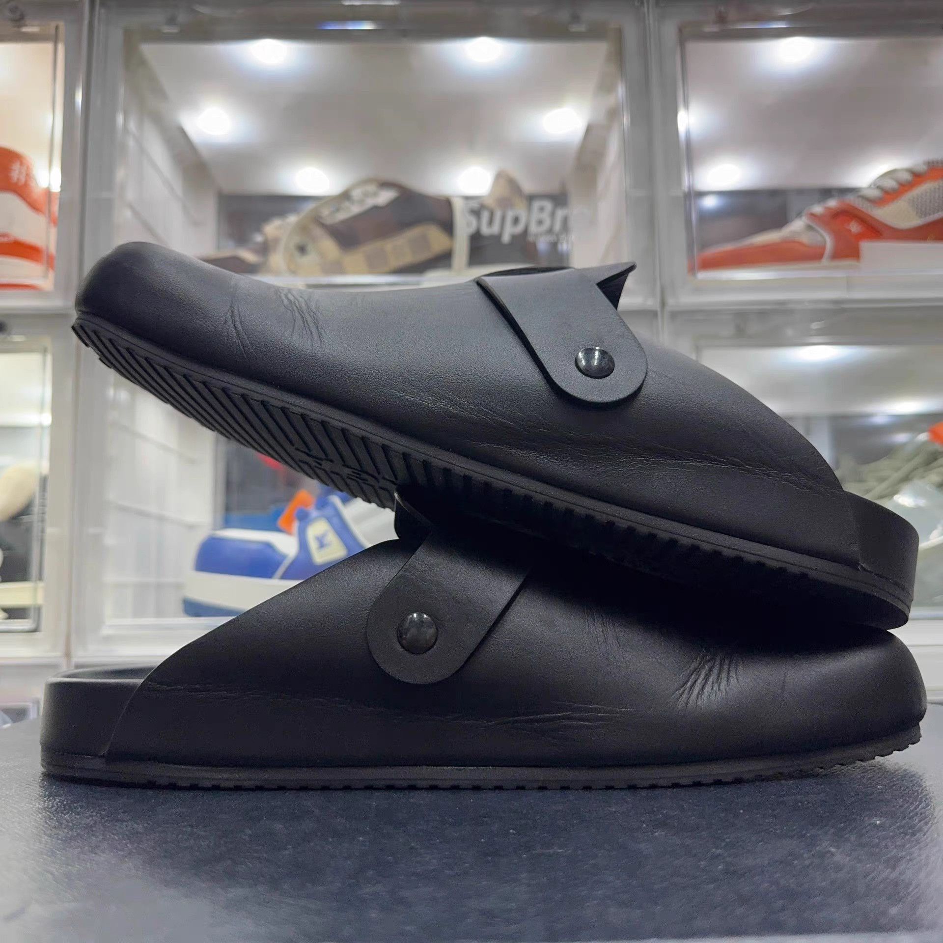 Balenciaga Black Leather Slip-On Clogs Size 10 Size US 10 / EU 43 - 5 Thumbnail