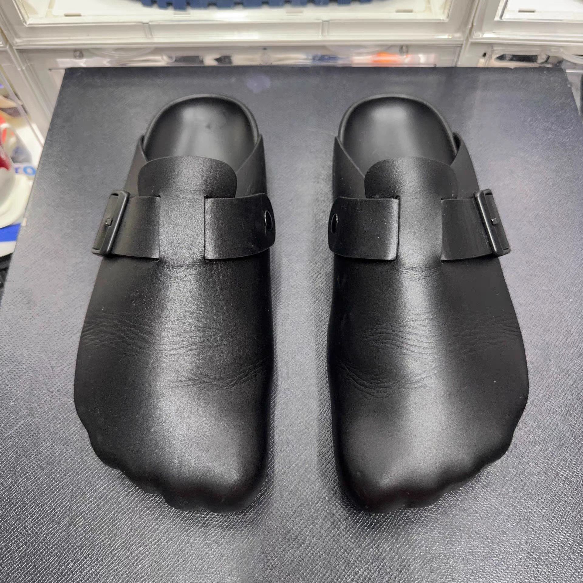 Balenciaga Black Leather Slip-On Clogs Size 10 Size US 10 / EU 43 - 2 Thumbnail