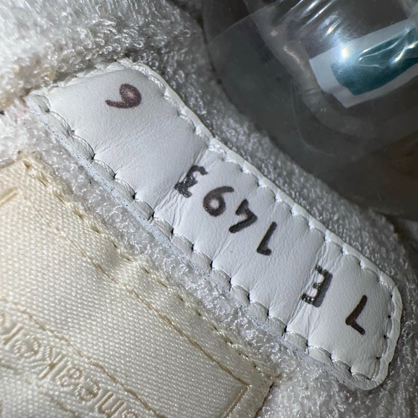 Fendi White Low-Top Sneakers Size 7 Size US 7 / EU 40 - 8 Thumbnail