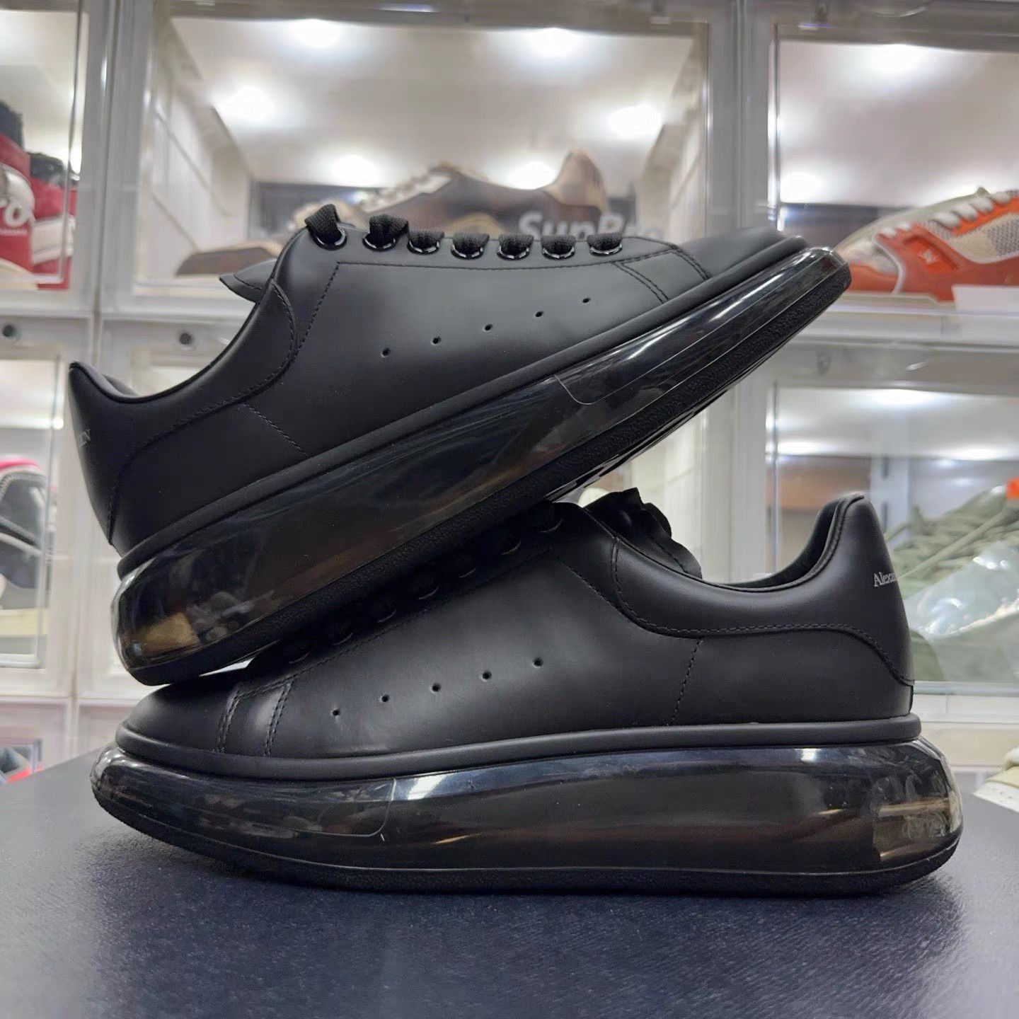 Alexander McQueen Black Low-Top Leather Sneakers Size 7.5 Size US 7.5 / EU 40-41 - 4 Thumbnail
