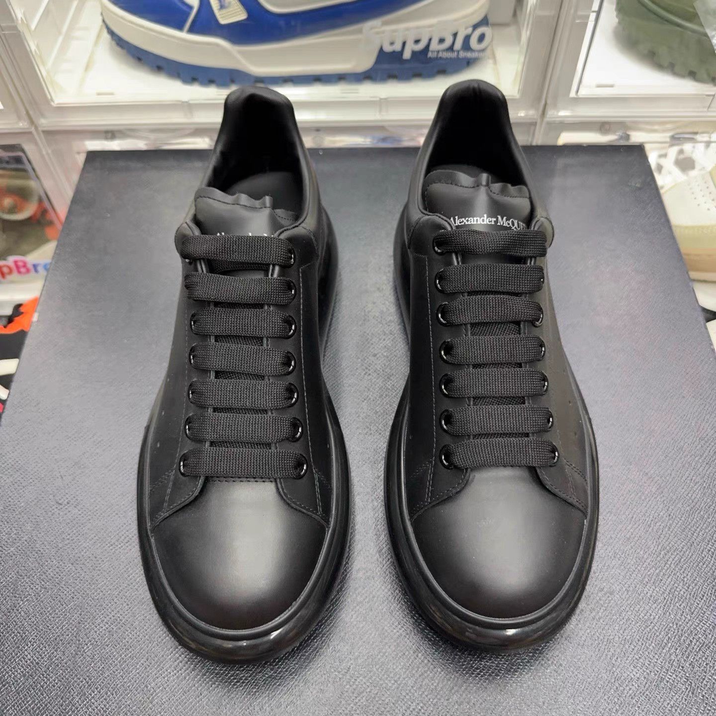 Alexander McQueen Black Low-Top Leather Sneakers Size 7.5 Size US 7.5 / EU 40-41 - 2 Thumbnail