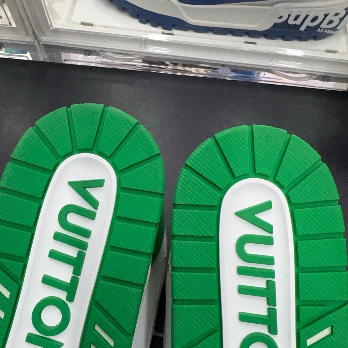 Louis Vuitton Green Low-Top Sneakers with Velcro Straps Size US 10 / EU 43 - 8 Thumbnail