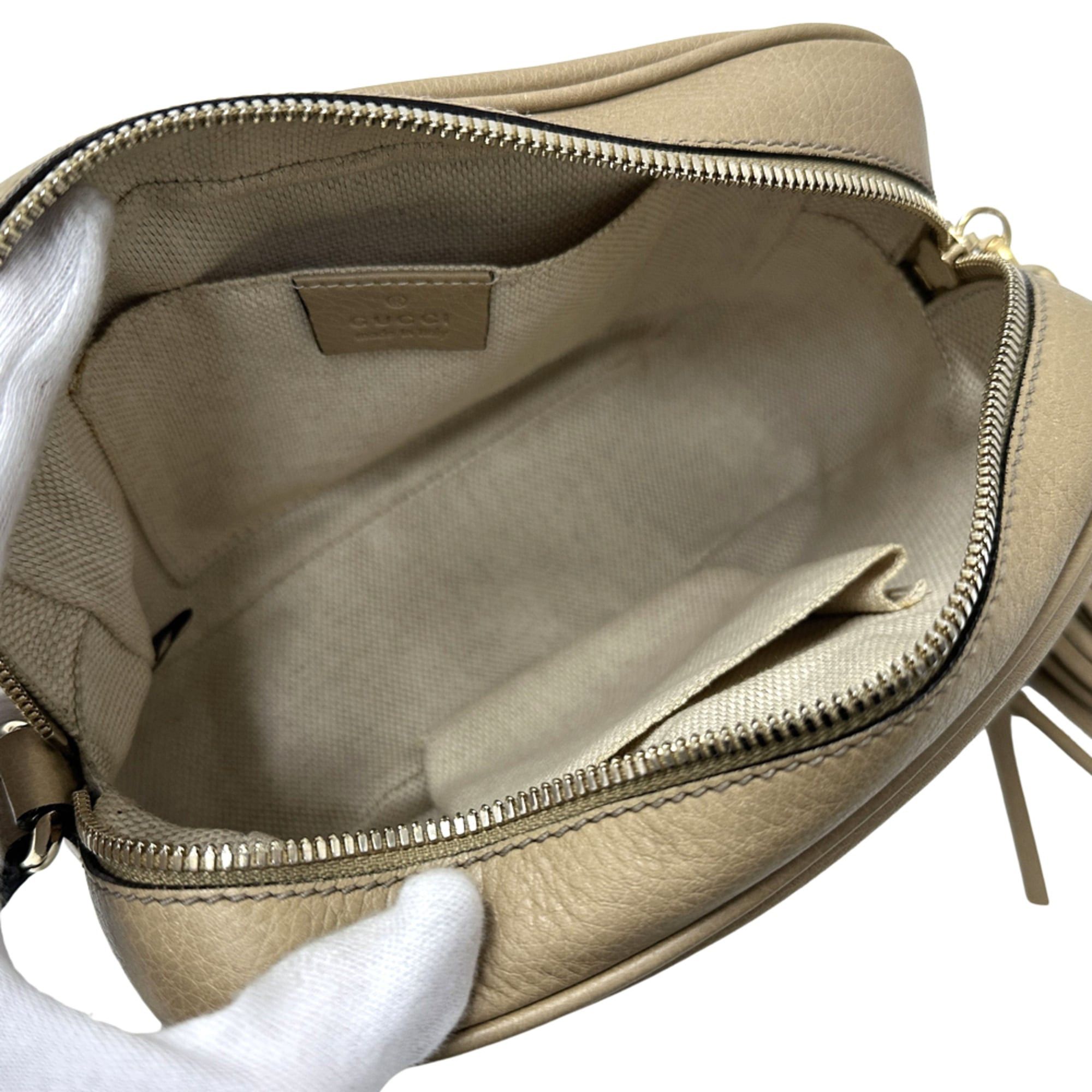 Gucci Gucci women's handbag, Interlocking G design, leather shoulder bag, Soho style, beige, 308364, with tassel, crossbody style. Size ONE SIZE - 4 Thumbnail