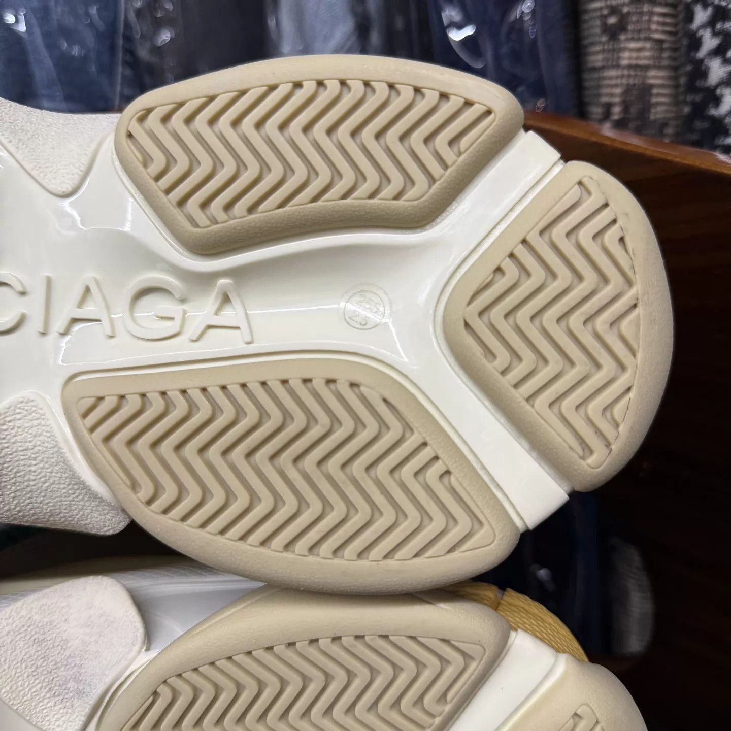 Balenciaga Multi-Color Chunky Low-Top Sneakers Size 8 Size US 8 / EU 41 - 9 Thumbnail