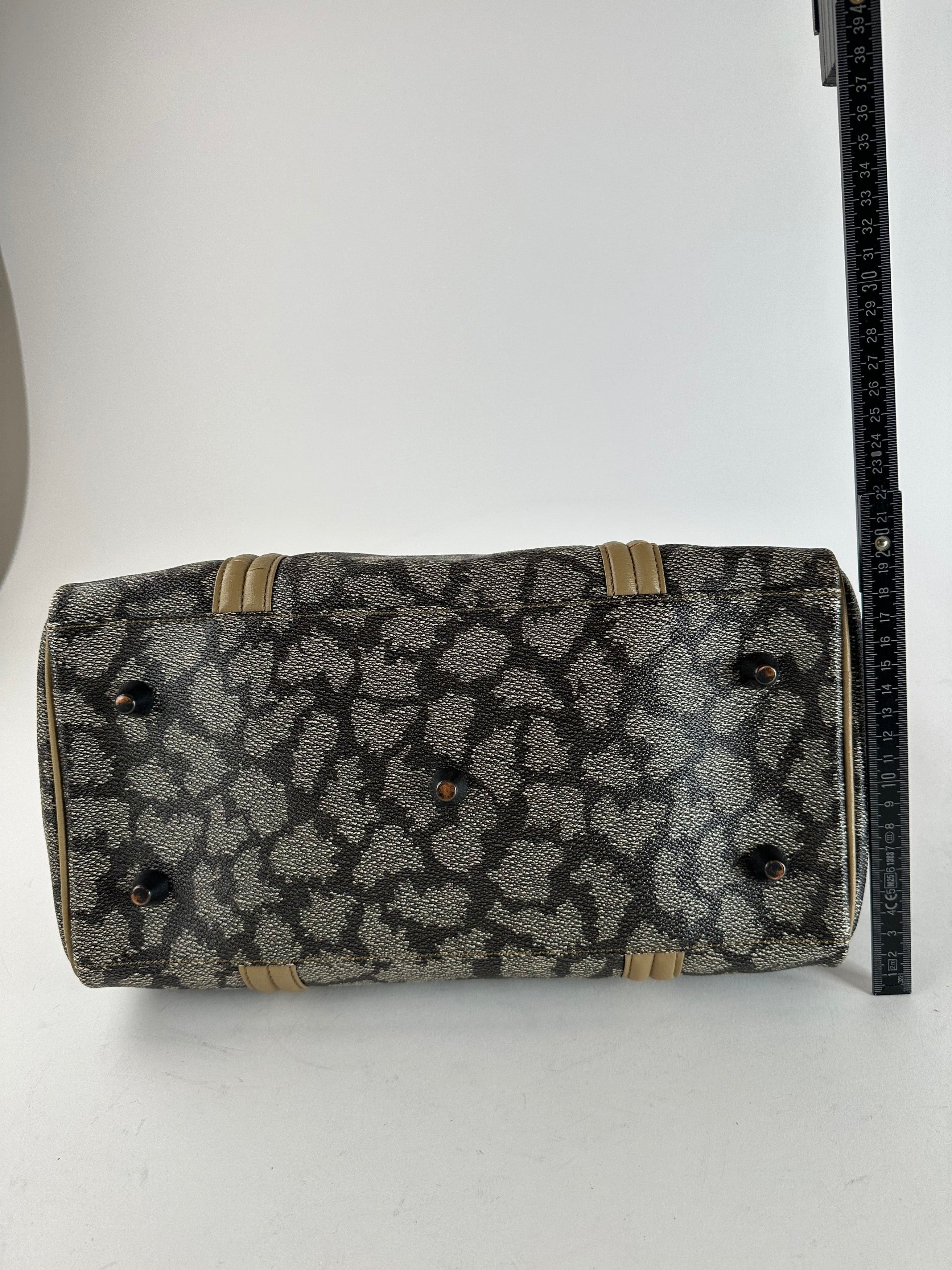 Other Vintage Yves Saint Laurent Stone Monogram Leather Handbag Bl Size ONE SIZE - 11 Thumbnail