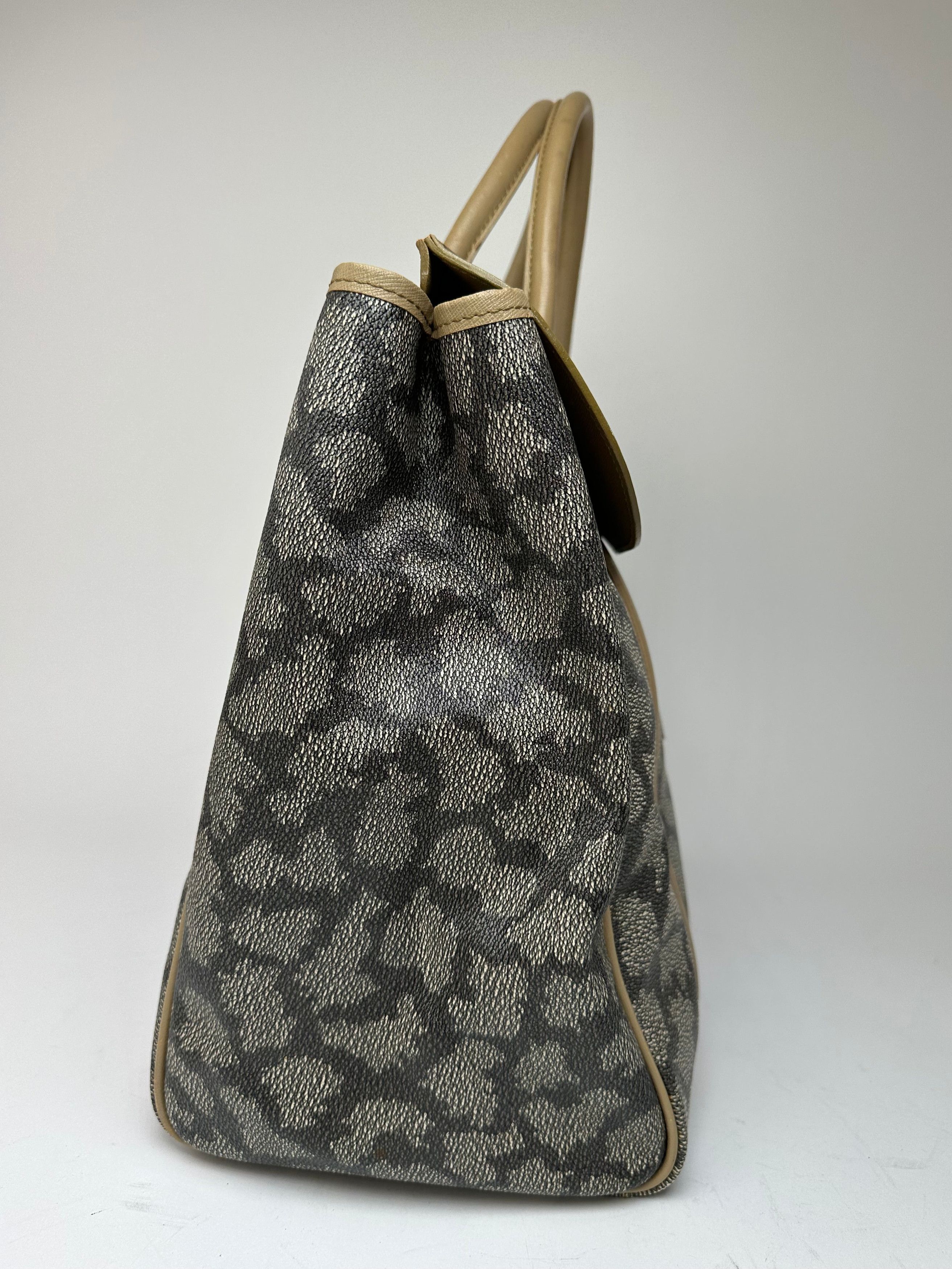 Other Vintage Yves Saint Laurent Stone Monogram Leather Handbag Bl Size ONE SIZE - 7 Thumbnail