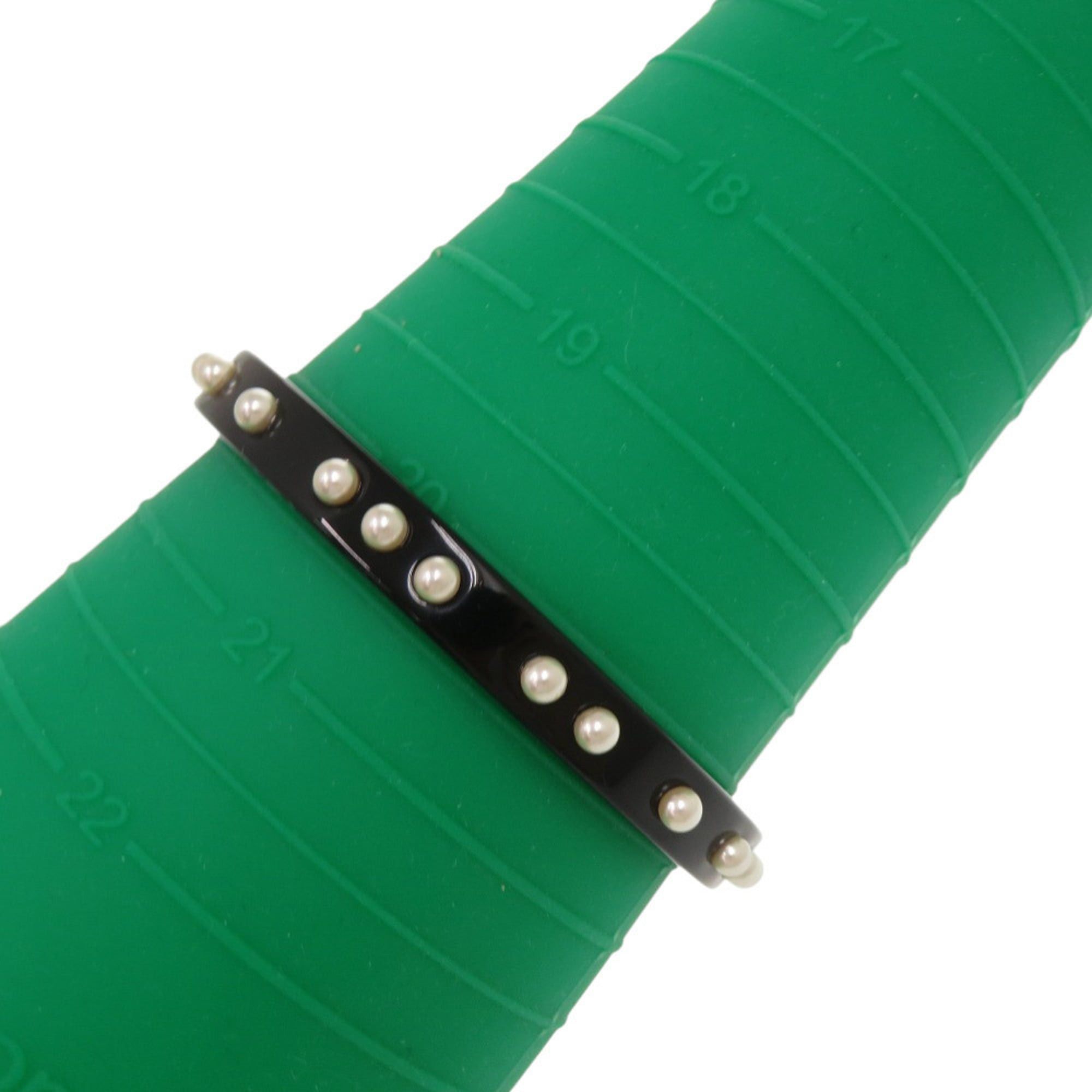 Chanel Excellent condition Chanel logo faux pearl plastic black bangle 1736CHANEL Size ONE SIZE - 6 Thumbnail