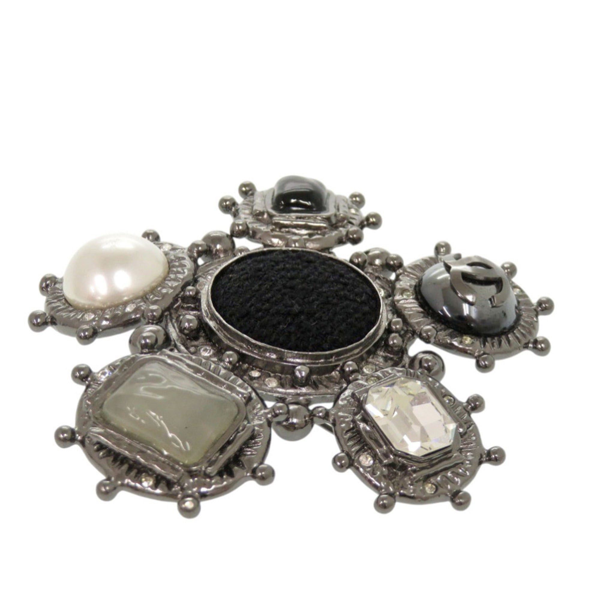 Chanel Excellent condition Chanel Coco Mark 05A Metal Black Silver Brooch 0722CHANEL Size ONE SIZE - 3 Thumbnail