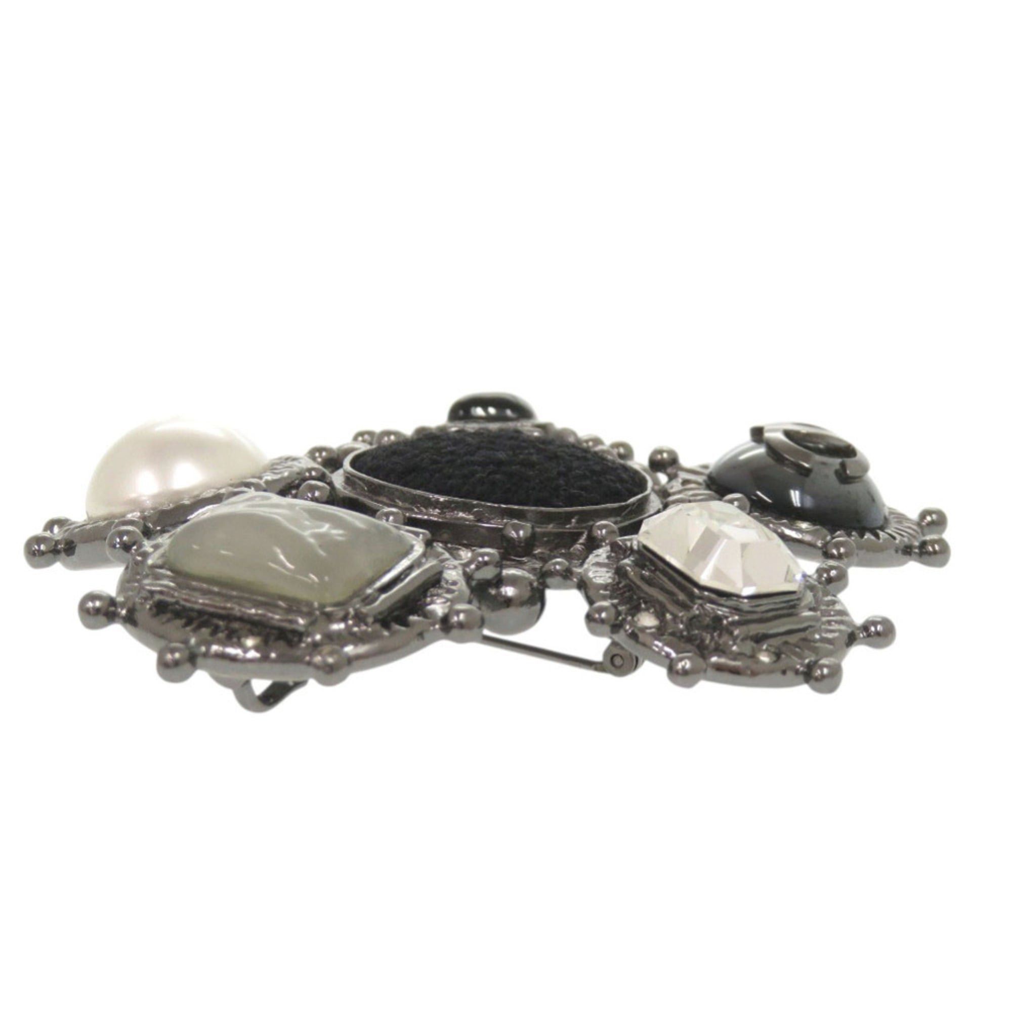 Chanel Excellent condition Chanel Coco Mark 05A Metal Black Silver Brooch 0722CHANEL Size ONE SIZE - 4 Thumbnail
