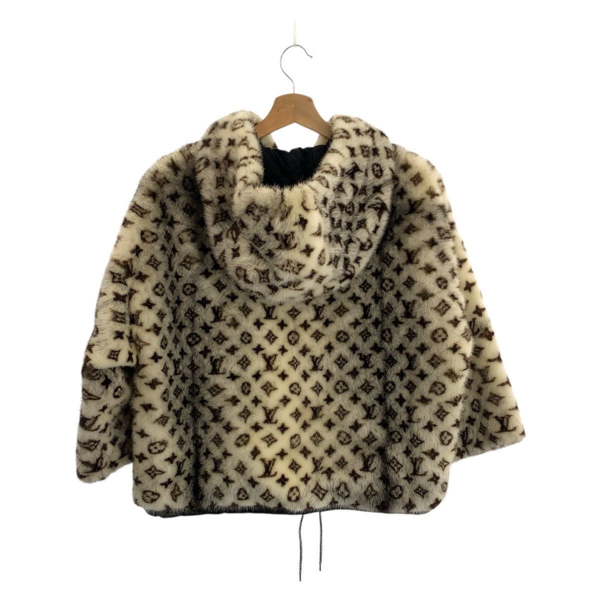 Louis Vuitton Louis Vuitton Louis Vuitton Monogram Mink Jacket Fur Outerwear 1AABOZ DUTY FREE for USA Size ONE SIZE - 2 Thumbnail