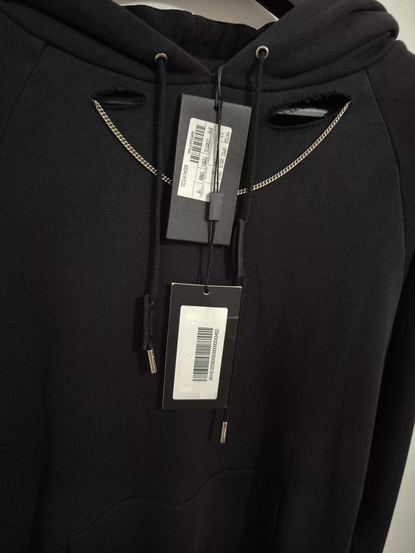 Saint Laurent Paris Black Hoodie with Chain Detail and Kangaroo Pocket Size US S / EU 44-46 / 1 - 3 Thumbnail