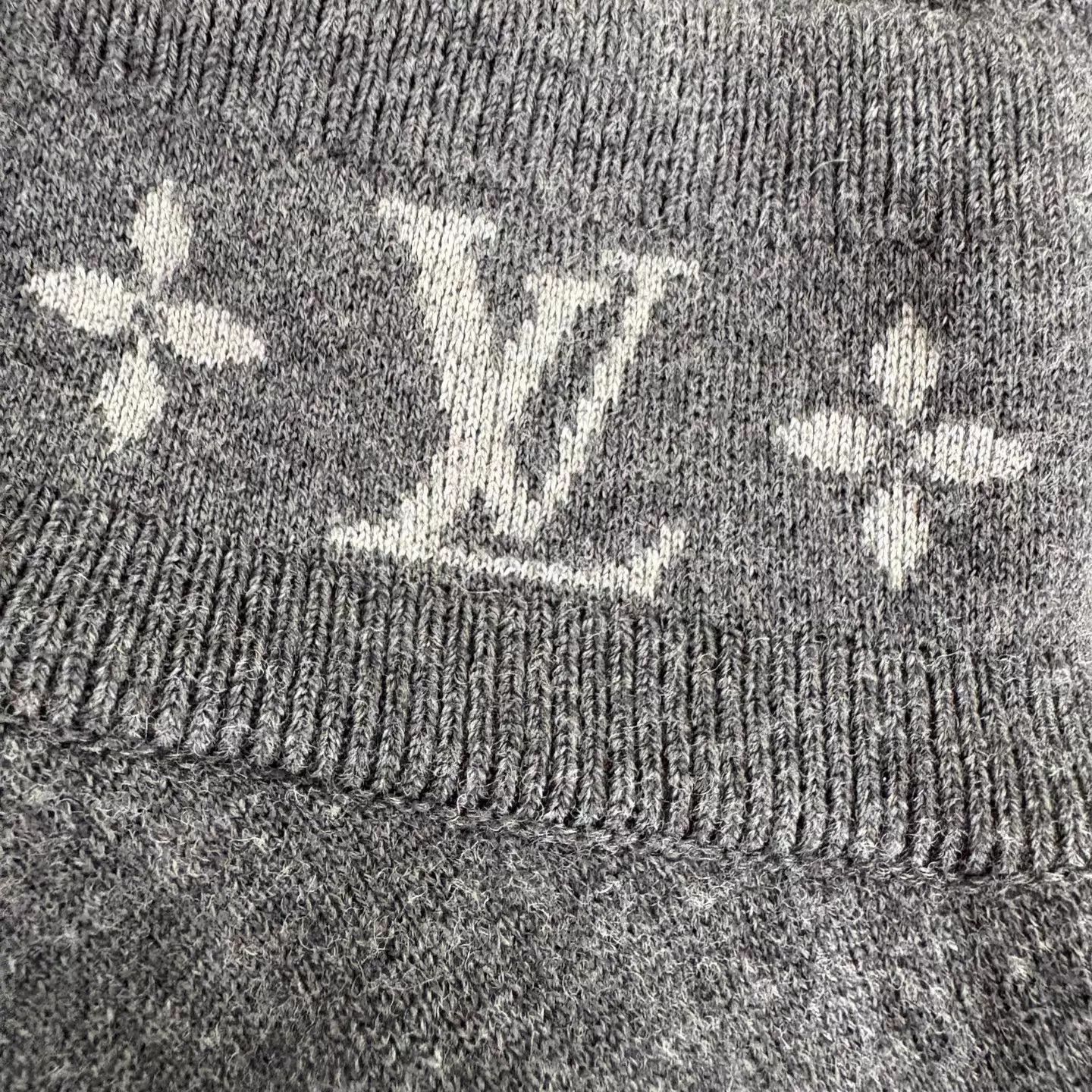 Louis Vuitton Gray Zip-Up Knit Jacket with Collar Size US M / EU 48-50 / 2 - 7 Thumbnail
