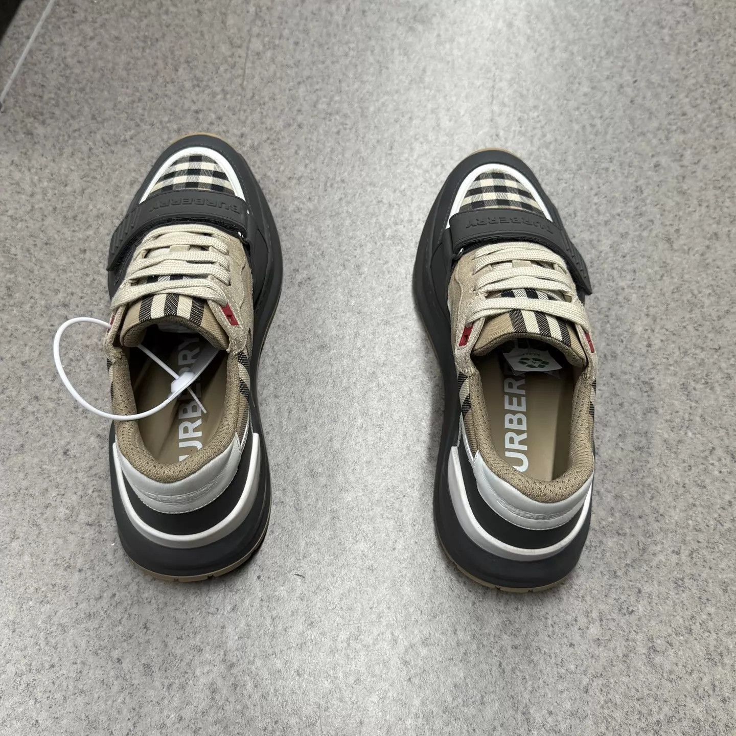 Burberry Gray Low-Top Sneakers with Check Pattern Size 8 Size US 8 / EU 41 - 8 Thumbnail