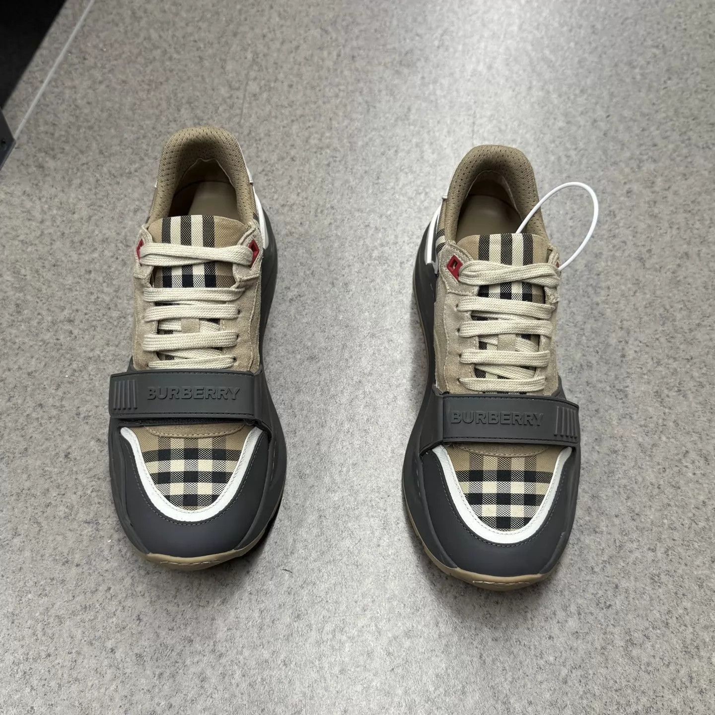 Burberry Gray Low-Top Sneakers with Check Pattern Size 8 Size US 8 / EU 41 - 5 Thumbnail