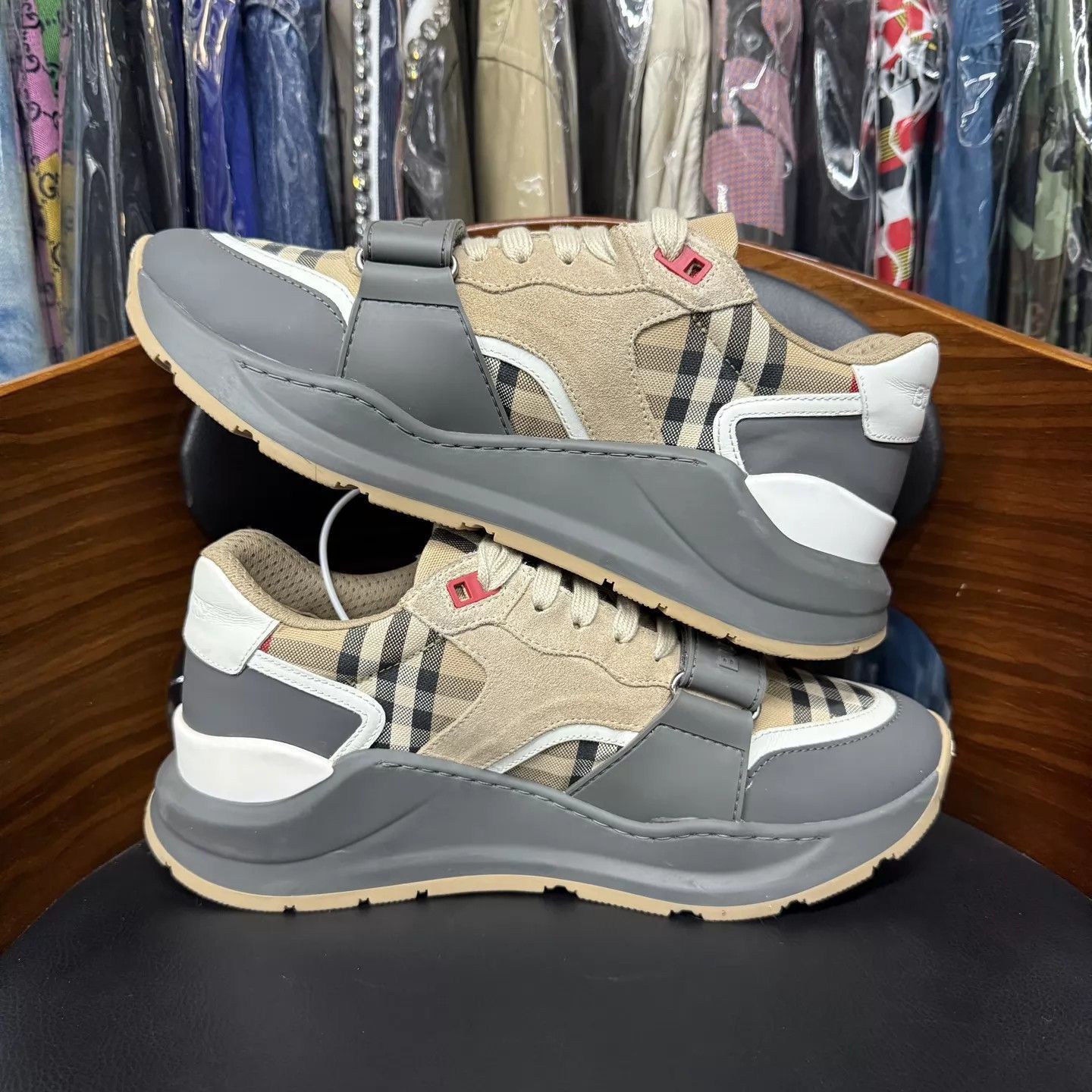 Burberry Gray Low-Top Sneakers with Check Pattern Size 8 Size US 8 / EU 41 - 7 Thumbnail