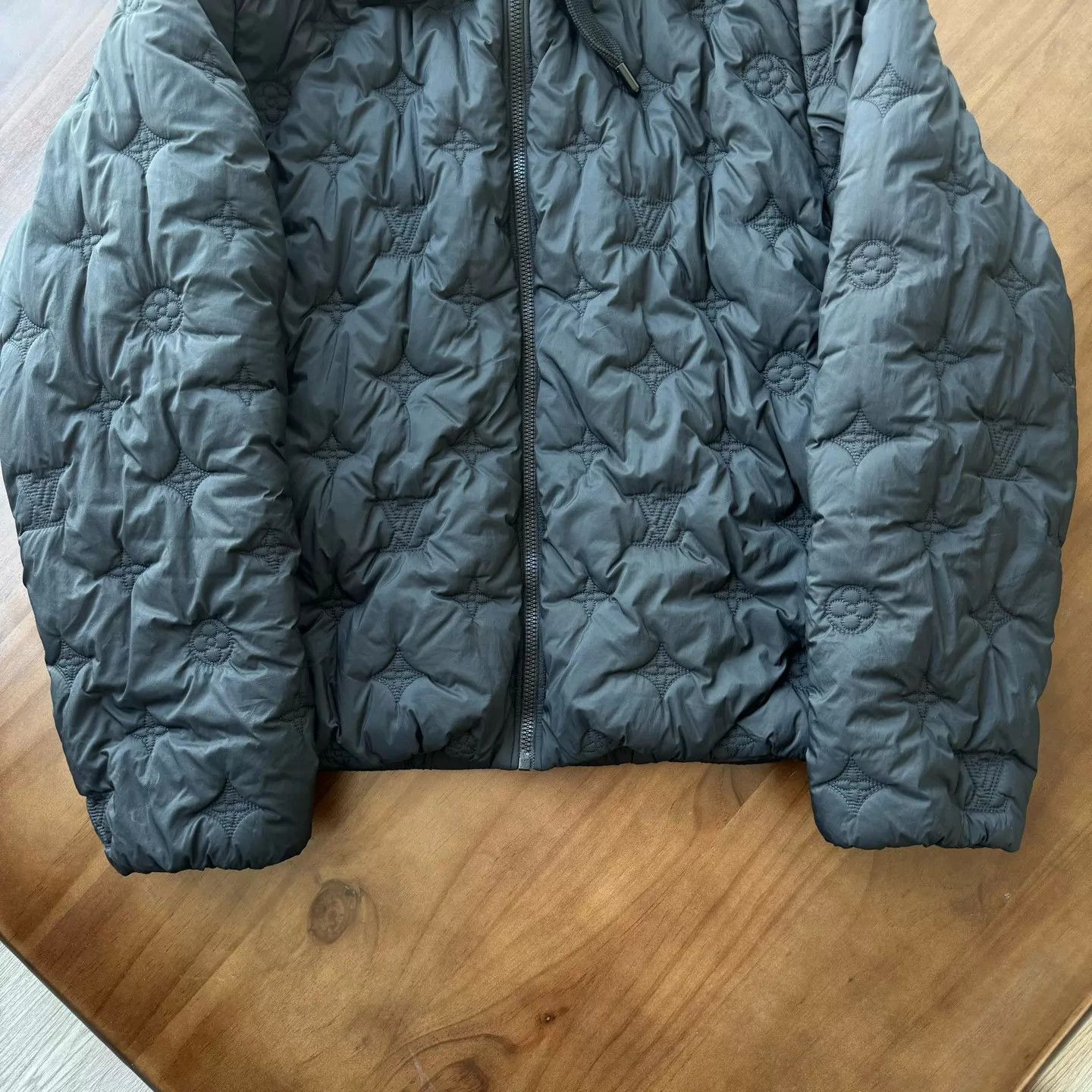 Louis Vuitton Quilted Hooded Jacket with Zip Closure Size US L / EU 52-54 / 3 - 6 Thumbnail