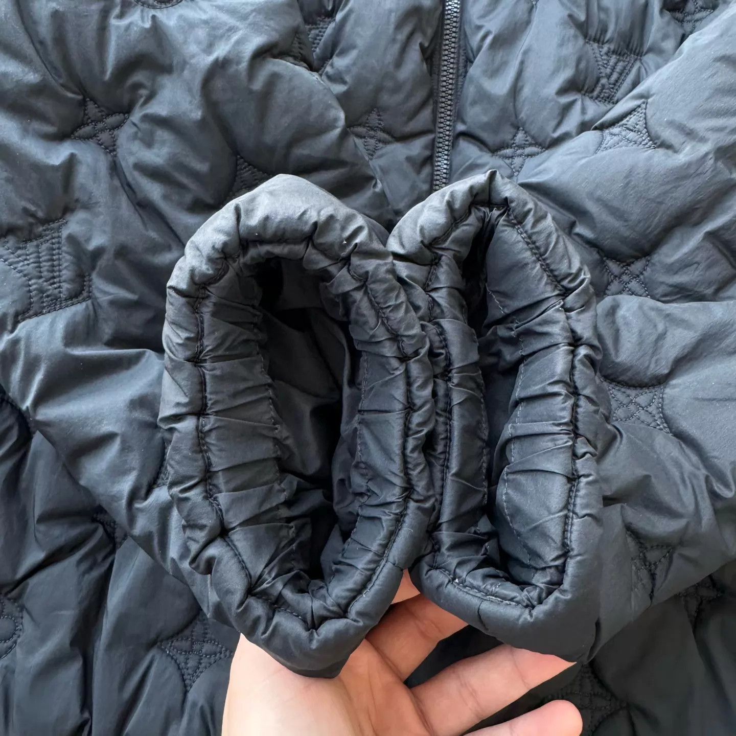 Louis Vuitton Quilted Hooded Jacket with Zip Closure Size US L / EU 52-54 / 3 - 7 Thumbnail