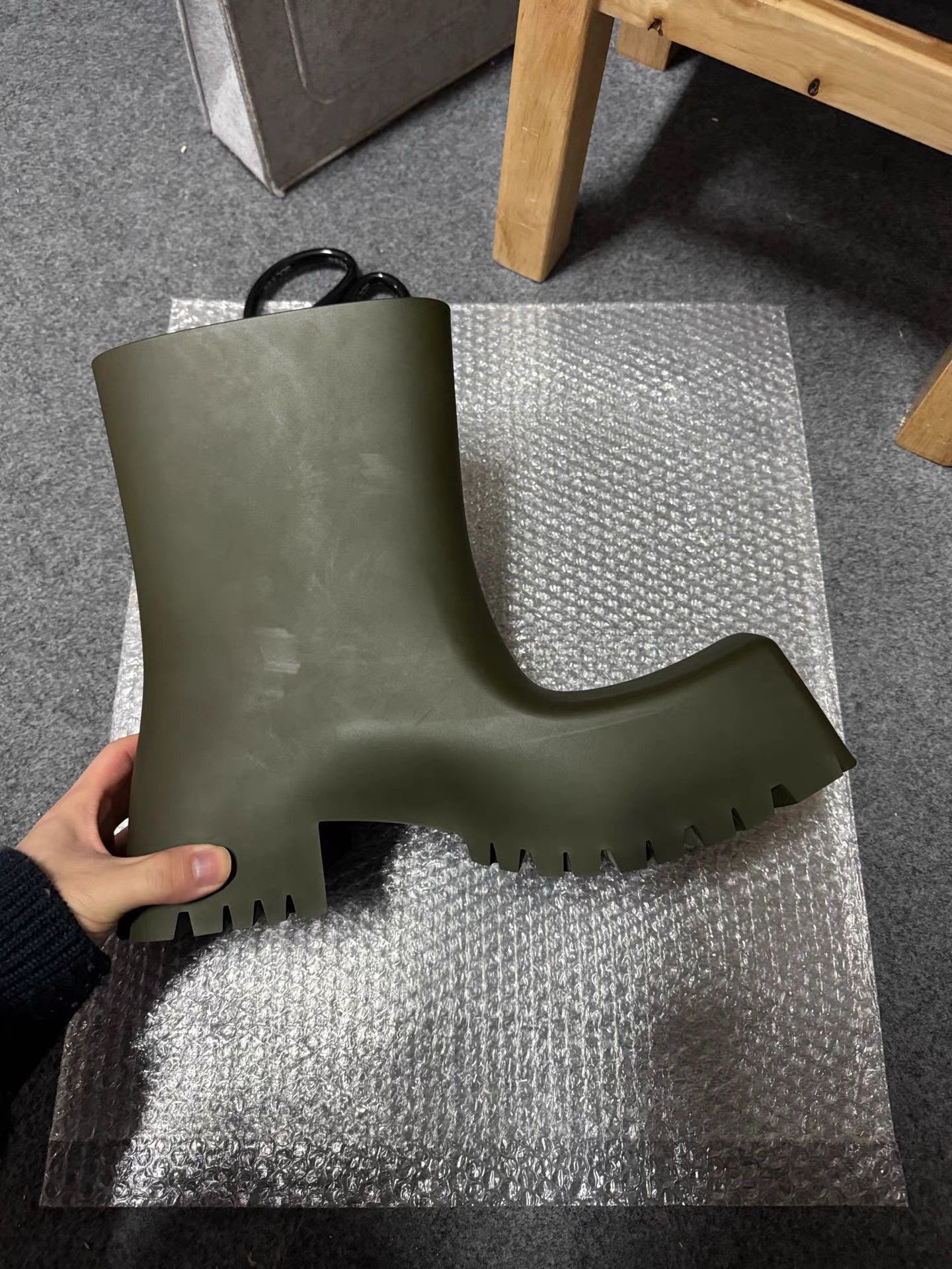 Balenciaga Green Chunky-Sole Rain Boots Size US 9 / EU 42 - 5 Thumbnail