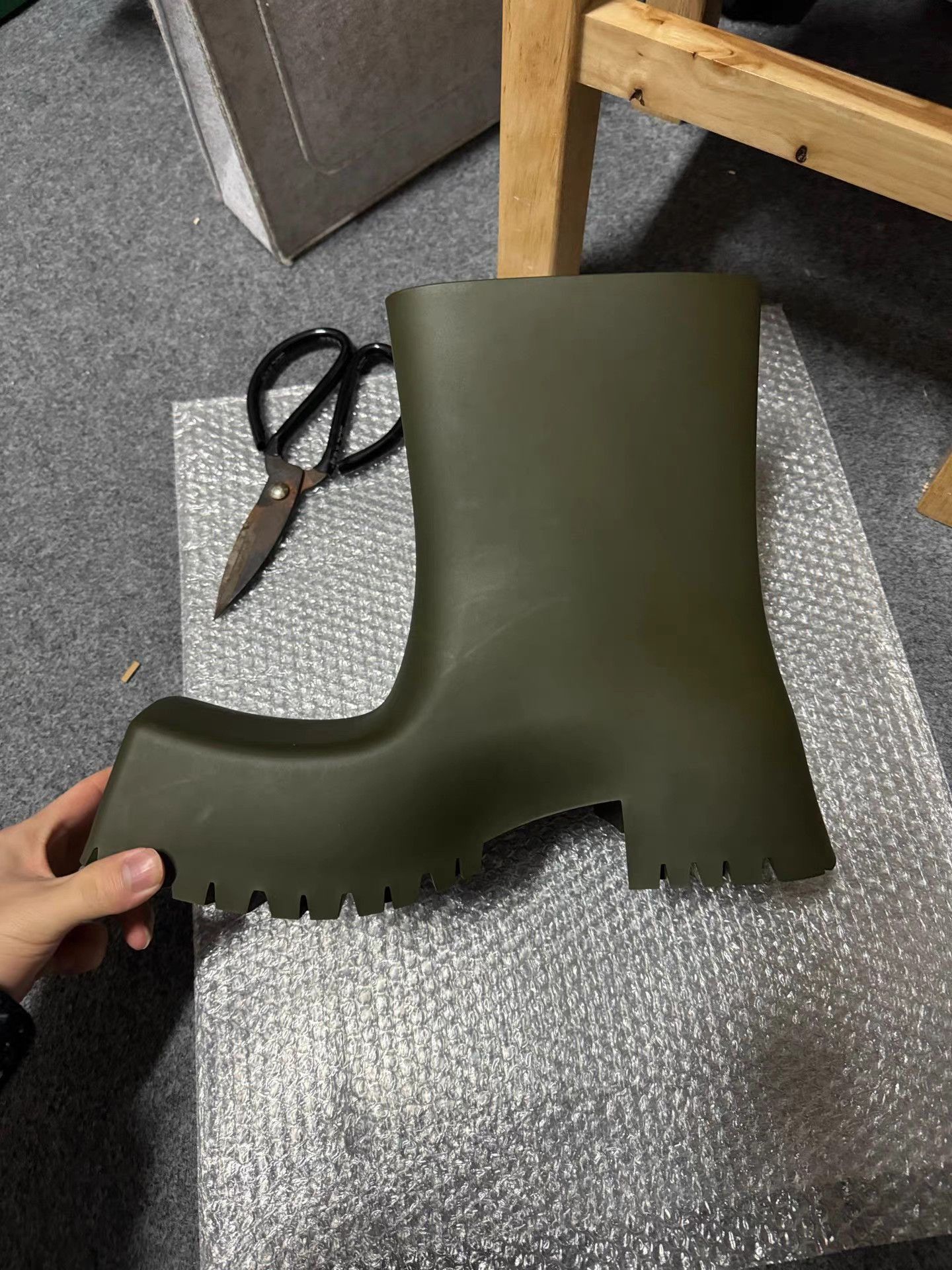 Balenciaga Green Chunky-Sole Rain Boots Size US 9 / EU 42 - 6 Thumbnail